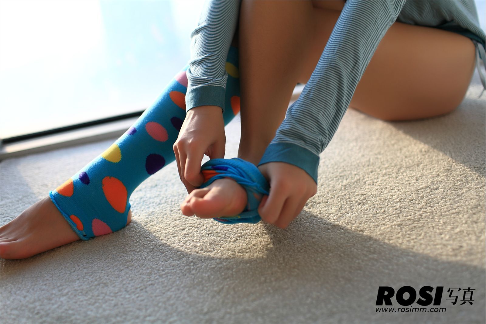 [ROSI] No.184 匿名寫真 另类美女诱惑