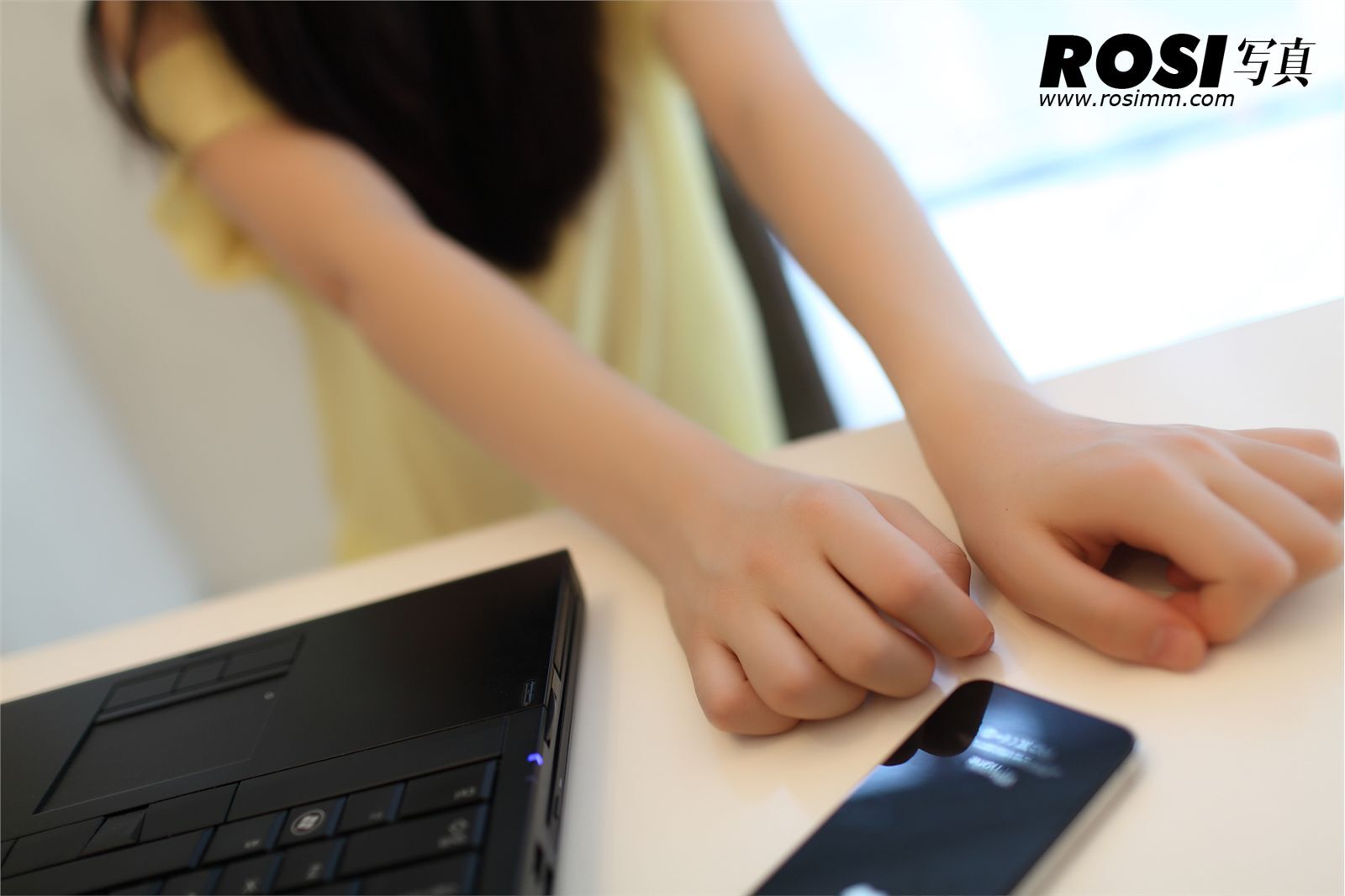 [ROSI] No.347 匿名寫真 国产丝袜美女写真图片