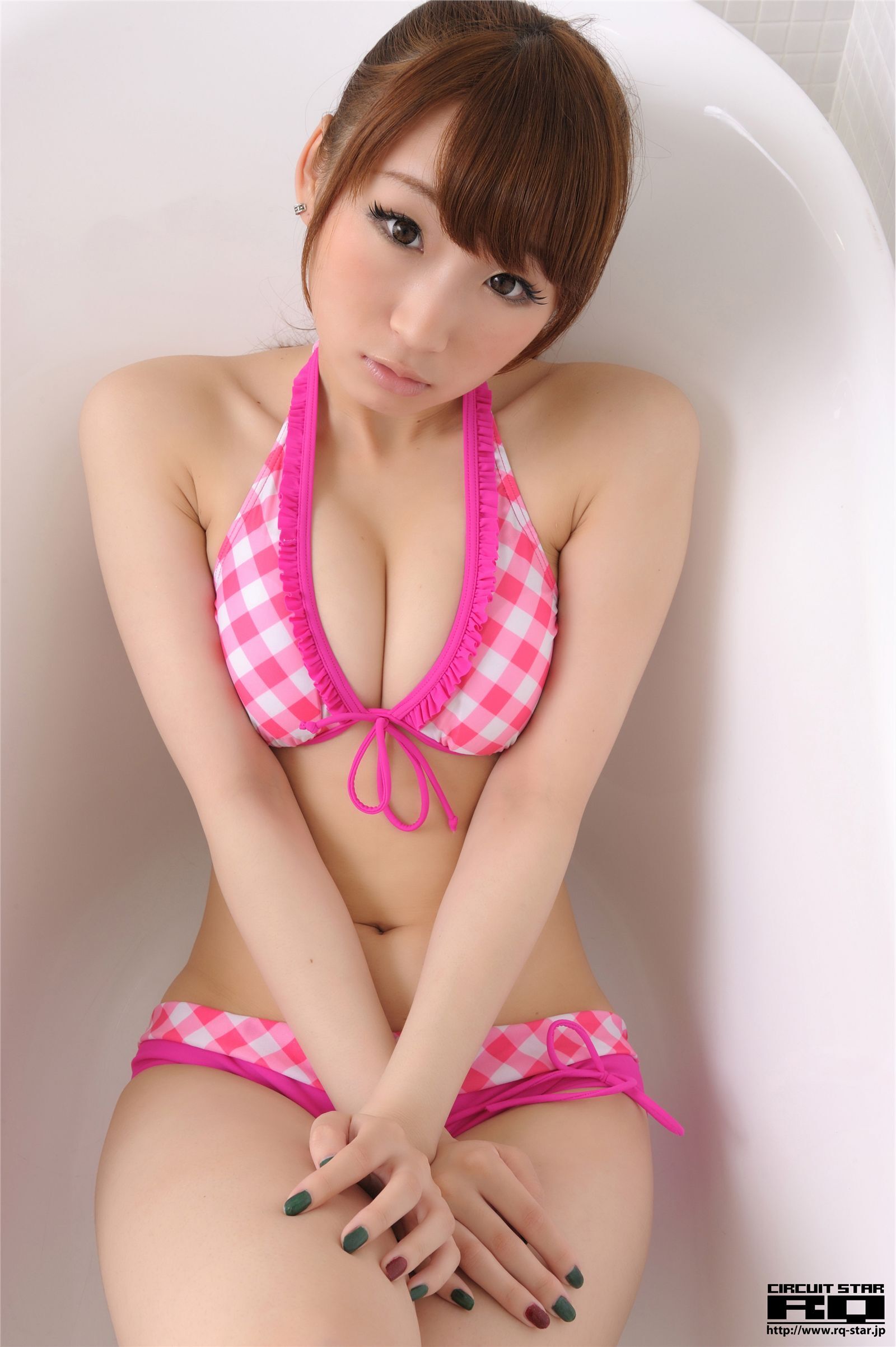 荒井嘉奈 [RQ-STAR] NO.00565 Kana Arai 女优制服写真图片