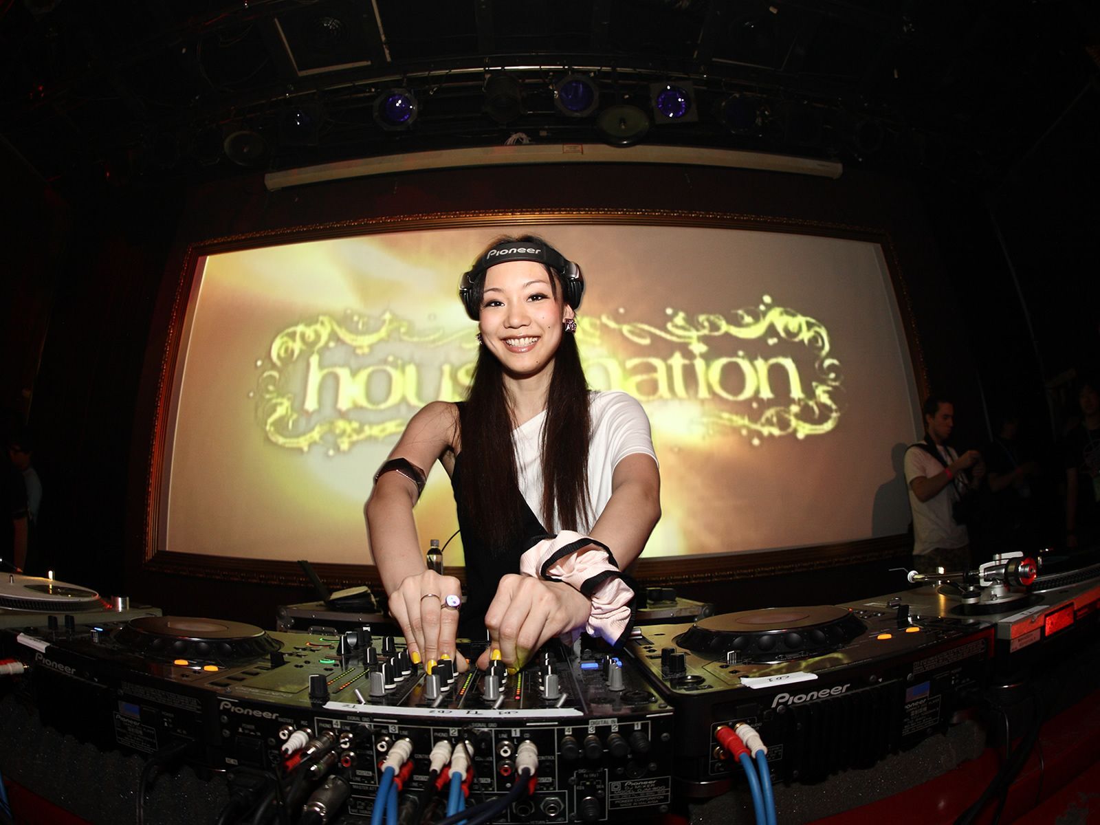 長谷川潤 鈴木亜美『IN HOUSE NATION』 [Sabra.net]