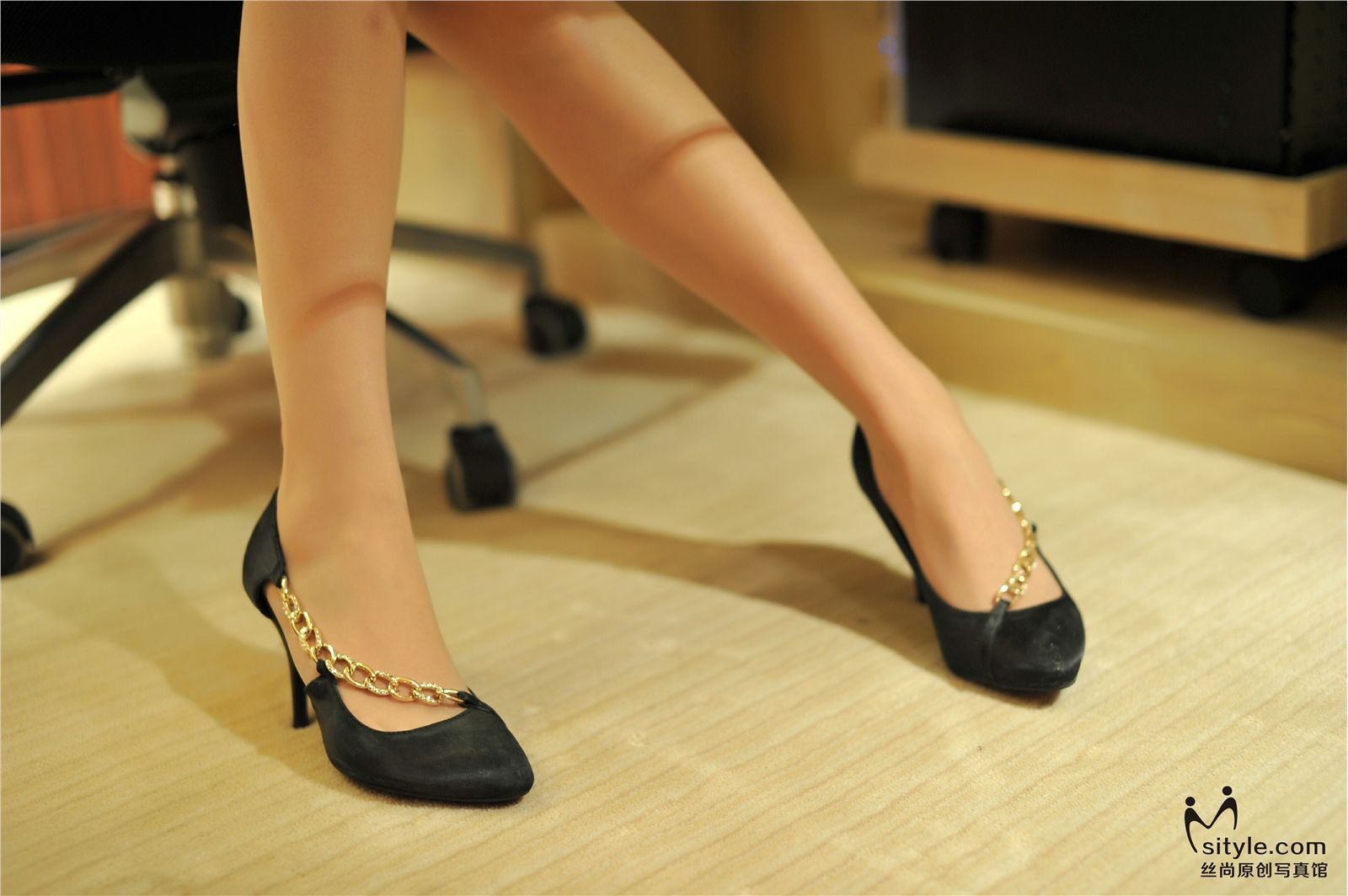 国产性感美女图片[Sityle] 20120619 NO.023 丝尚美女丝袜写真