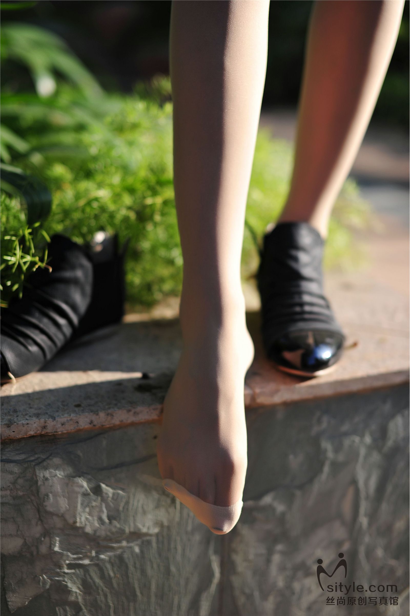 国产性感美女图片[Sityle] 20120621 NO.024 丝尚美女丝袜写真