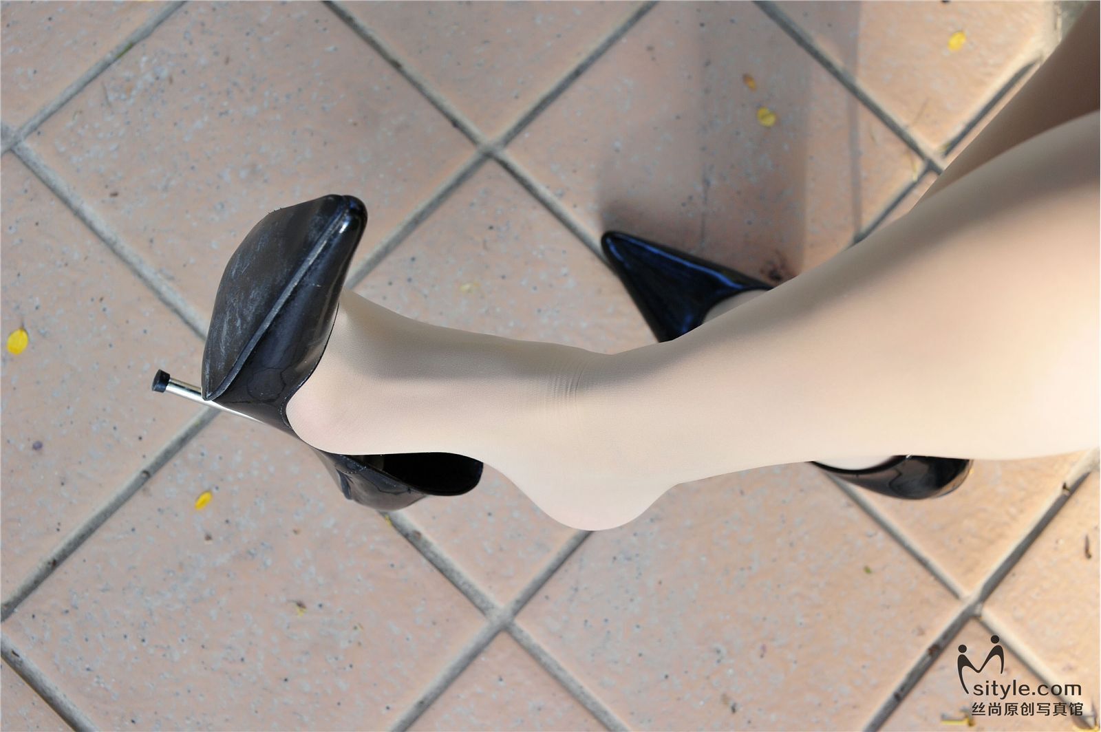 国产性感美女图片[Sityle] 20120621 NO.024 丝尚美女丝袜写真