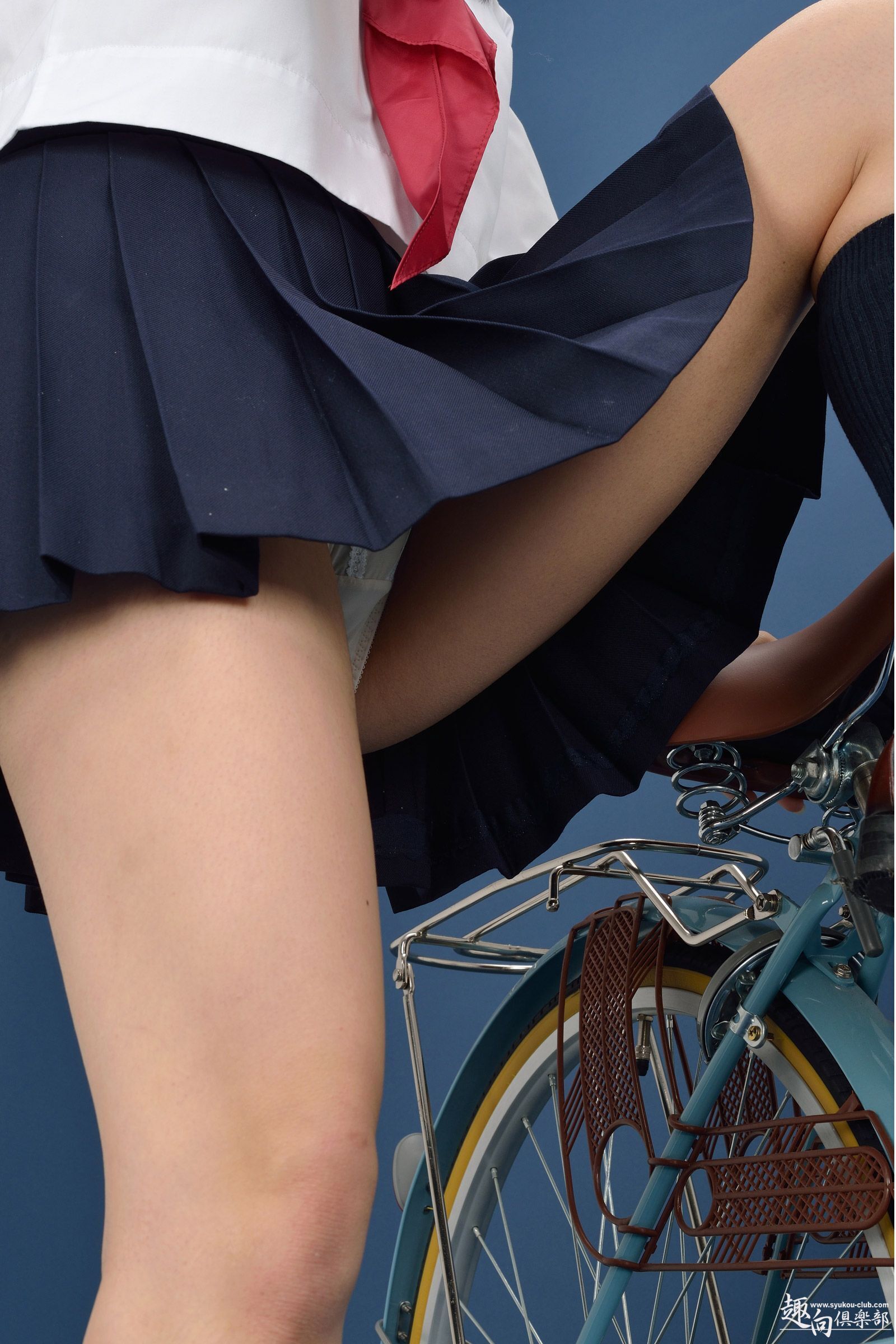 日本性感丝袜美女[Syukou-Club] 2013.01.04 自転車 渡里麻穇