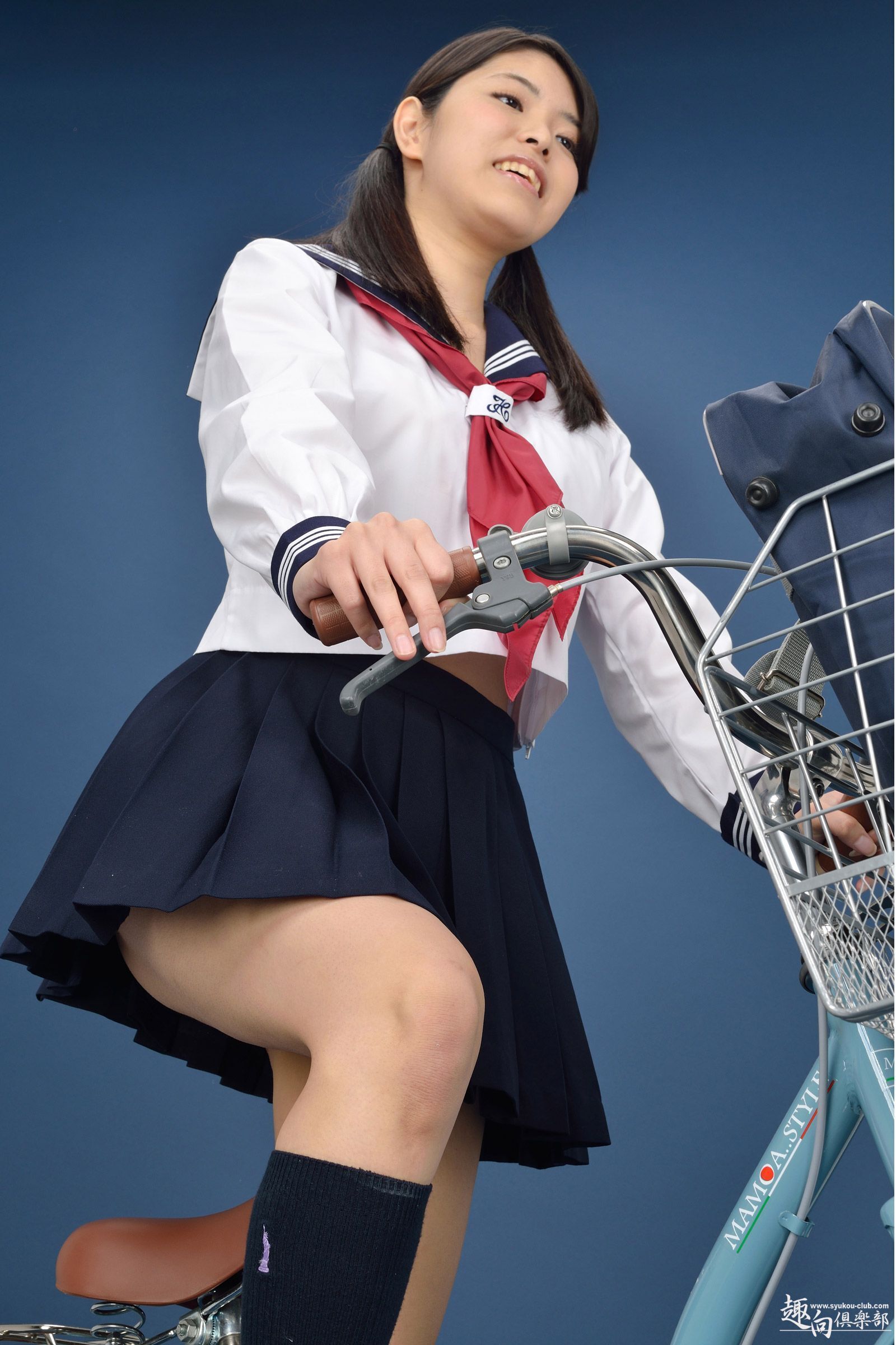 日本性感丝袜美女[Syukou-Club] 2013.01.04 自転車 渡里麻穇