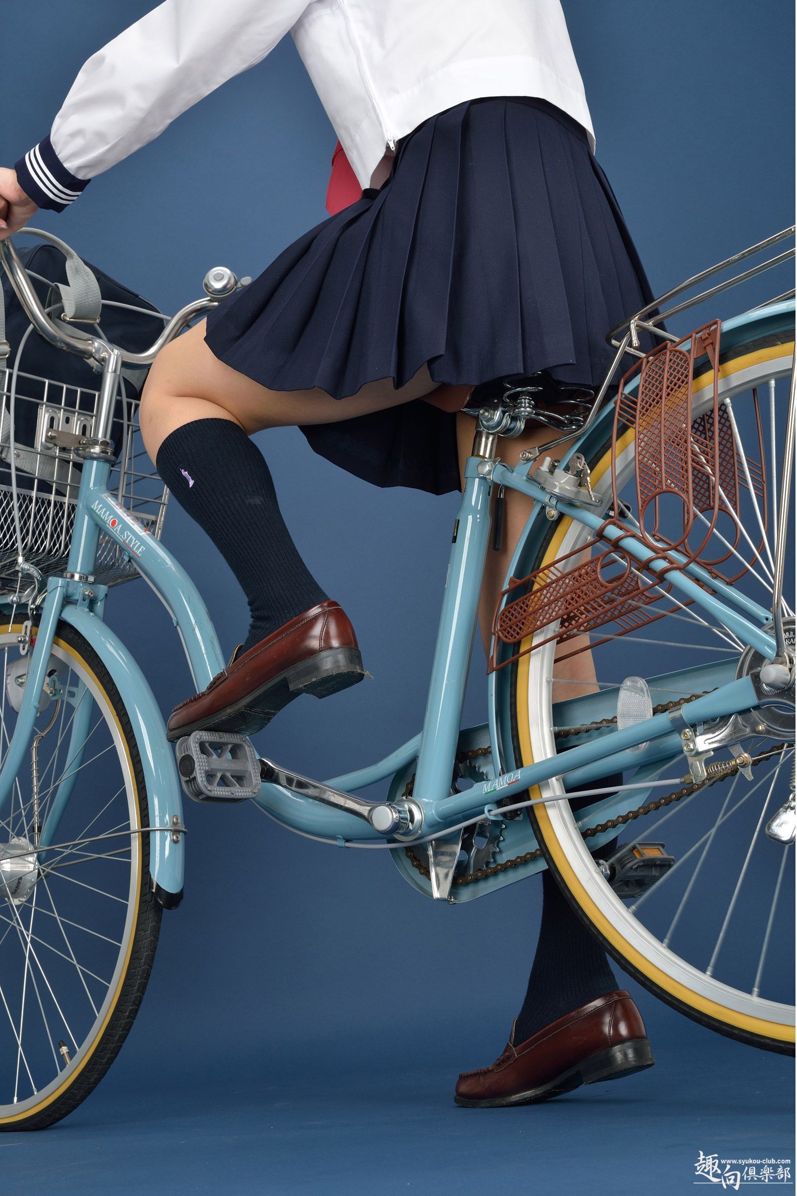 日本性感丝袜美女[Syukou-Club] 2013.01.04 自転車 渡里麻穇