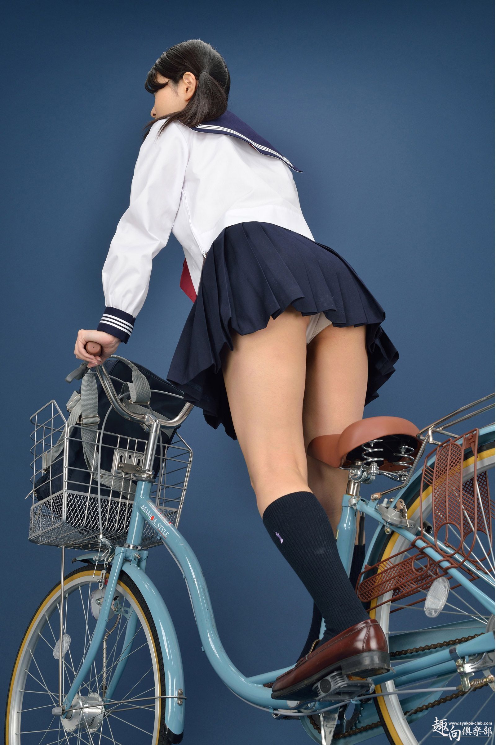 日本性感丝袜美女[Syukou-Club] 2013.01.04 自転車 渡里麻穇