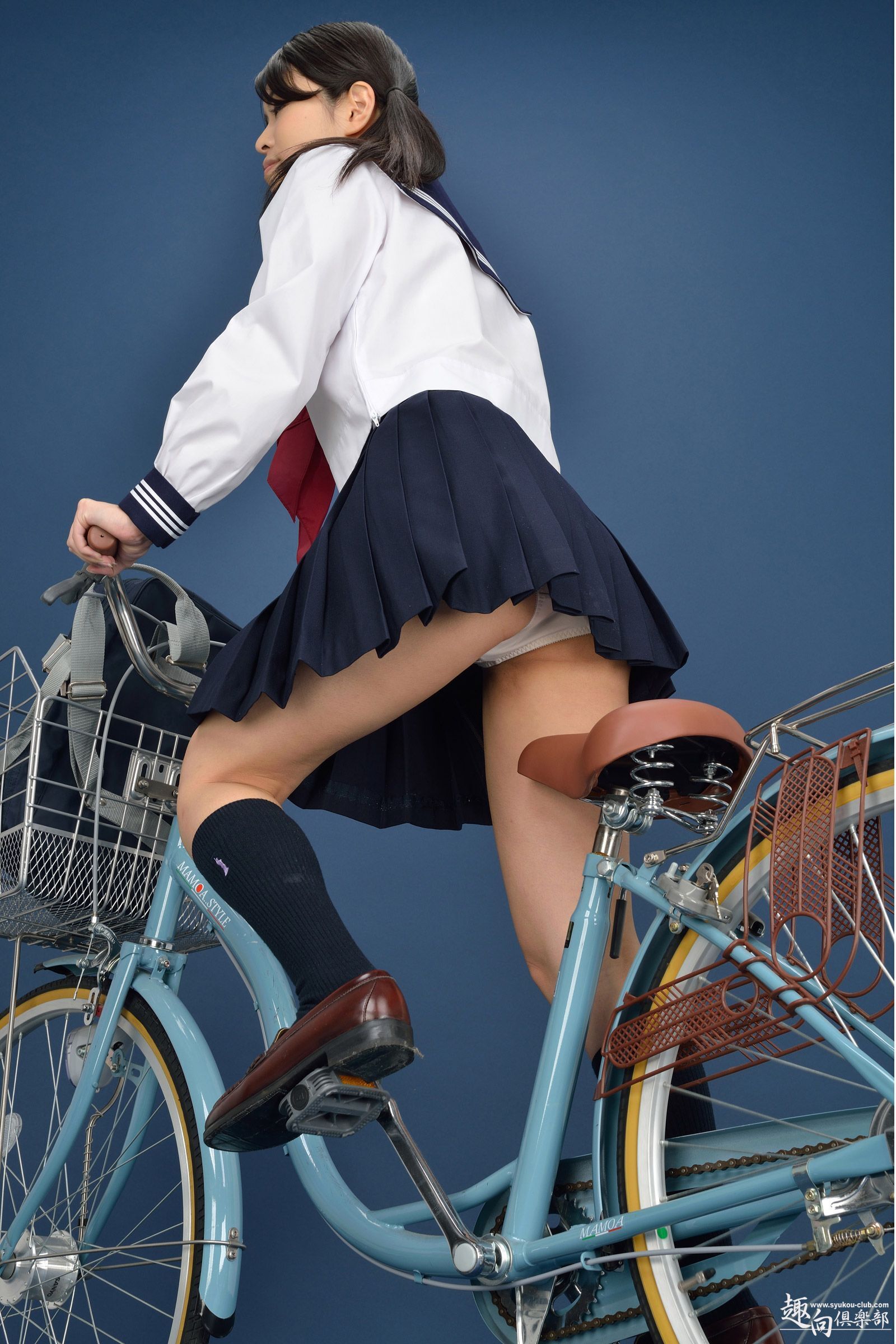 日本性感丝袜美女[Syukou-Club] 2013.01.04 自転車 渡里麻穇