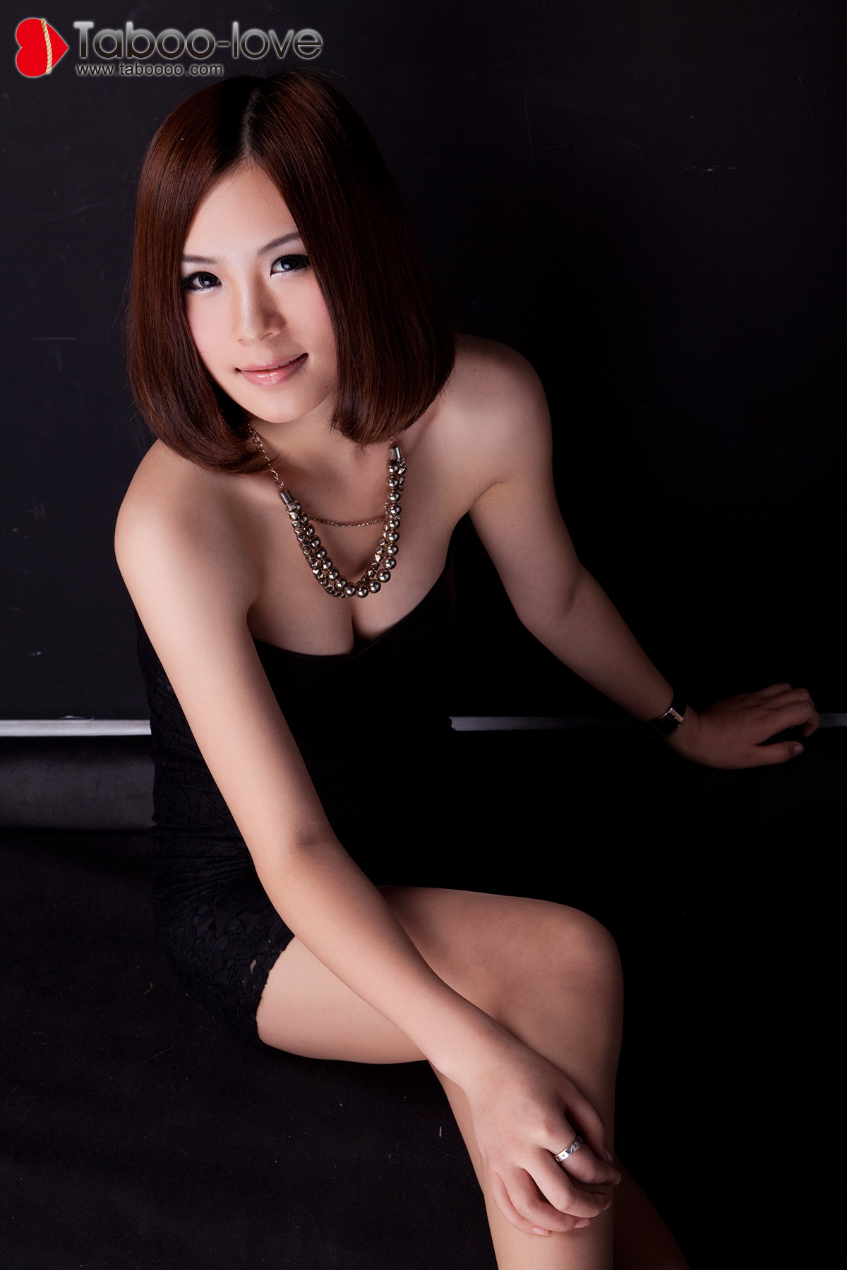 [禁忌摄影]秀长美腿-黑色完美 国产高清美女图片打包下载