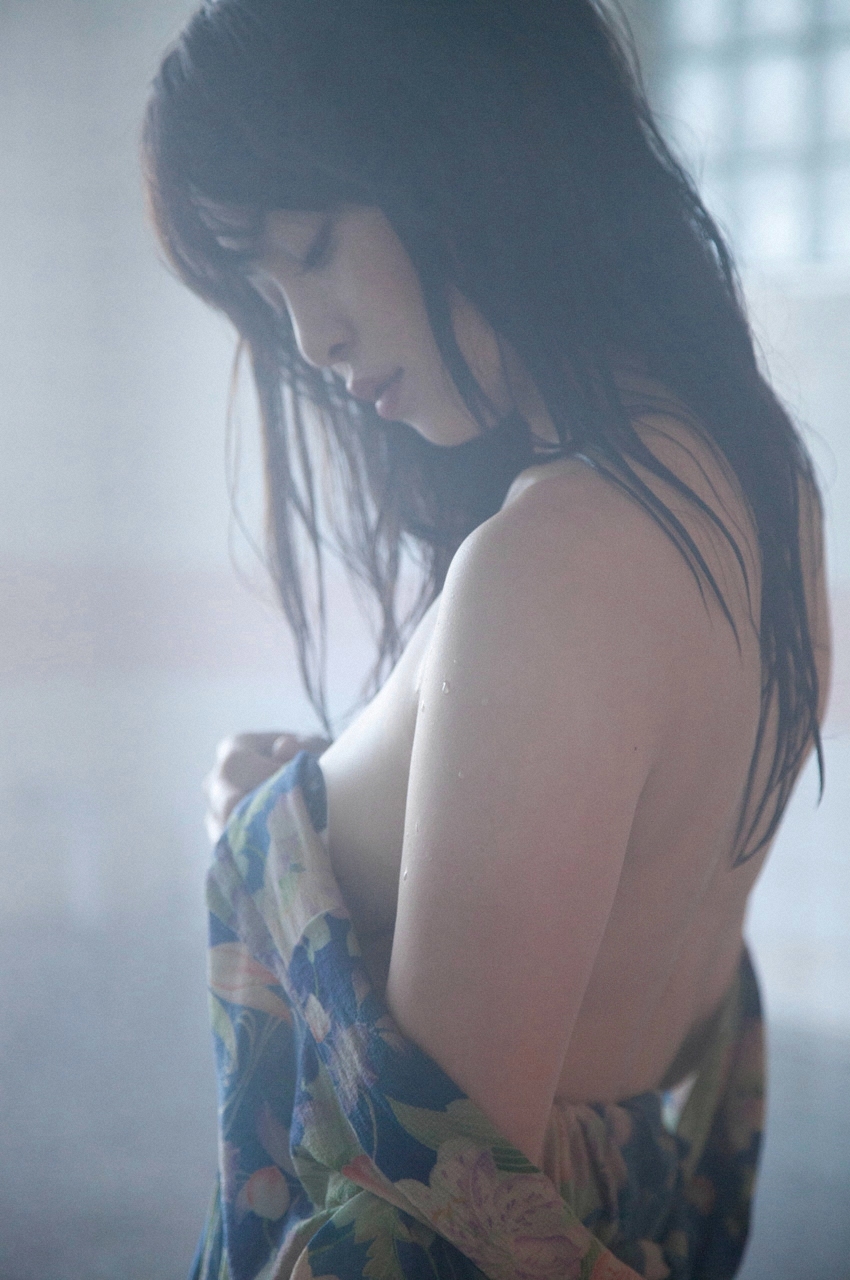 Mayuko Iwasa 岩佐真悠子 スペシャル写真集 WPB-net