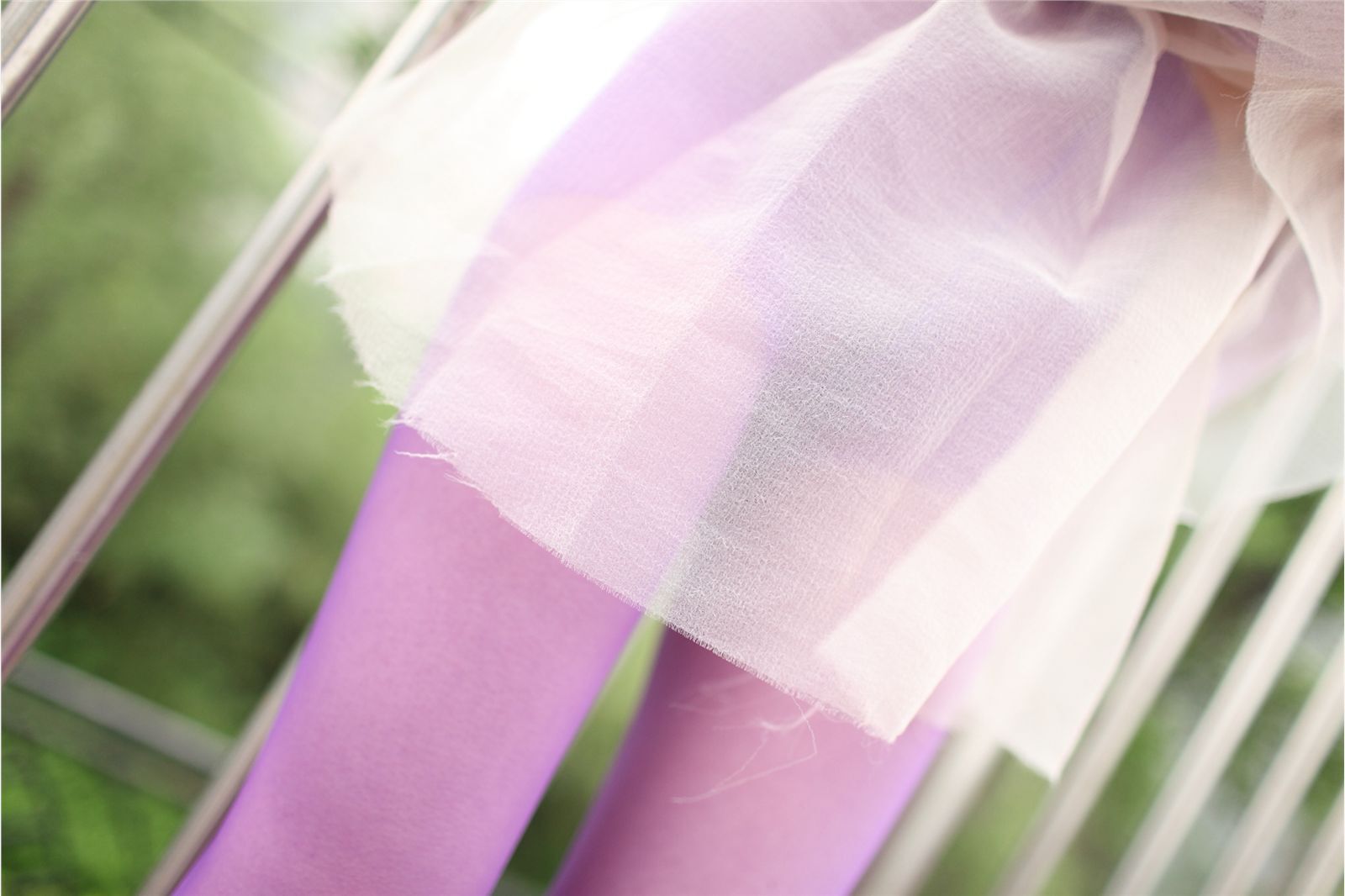 [AISS爱丝]丝袜美腿外拍 高清原版大图NO.021春雨如油，油如丝