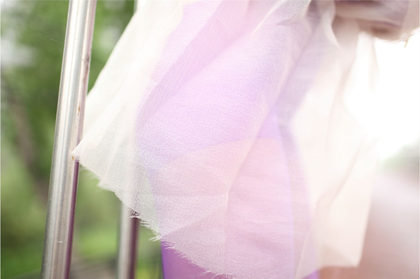 [AISS爱丝]丝袜美腿外拍 高清原版大图NO.021春雨如油，油如丝