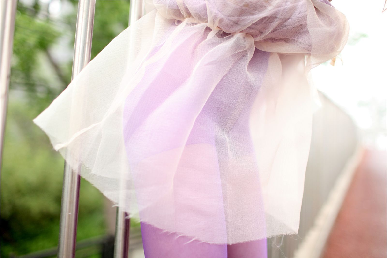 [AISS爱丝]丝袜美腿外拍 高清原版大图NO.021春雨如油，油如丝