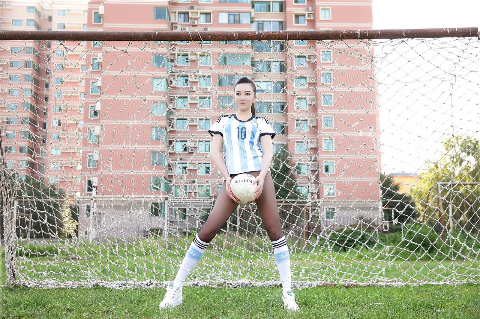 AISS爱丝《绿茵场上，我只穿了黑丝》NO.01