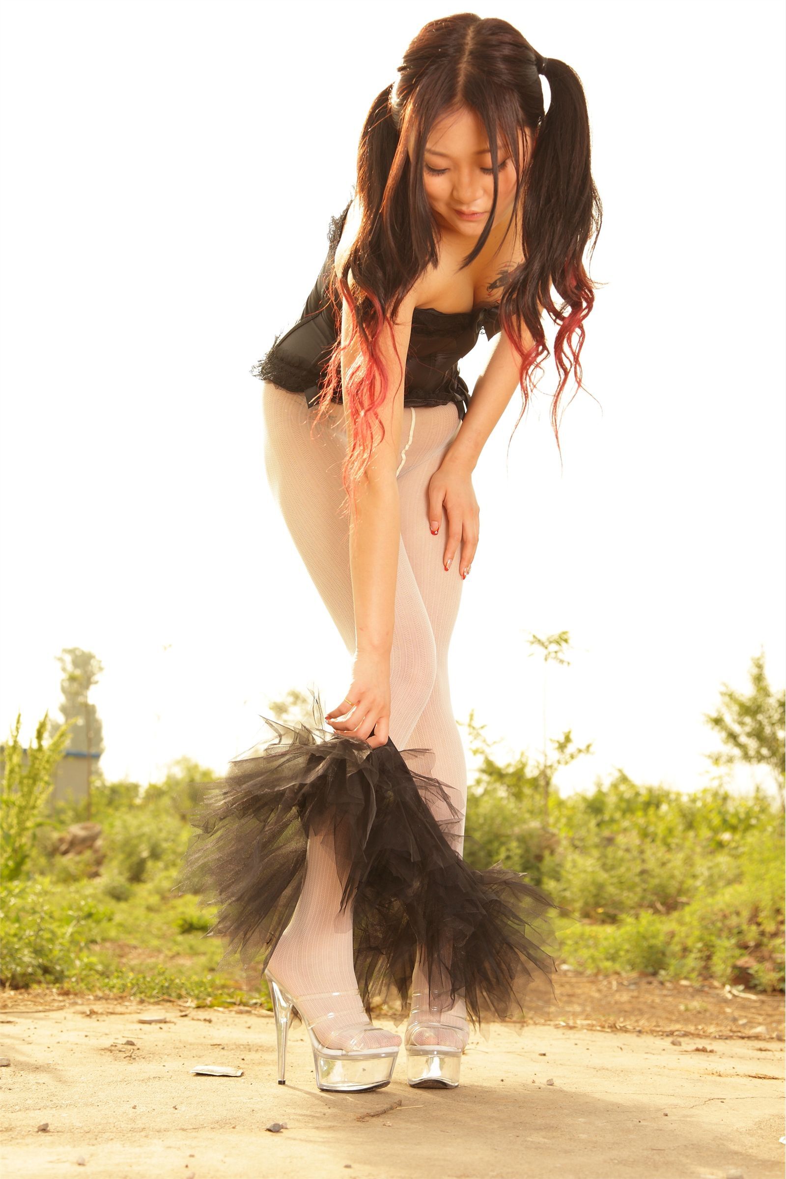 [AISS爱丝]丝袜美腿外拍 NO.019古堡媚丝