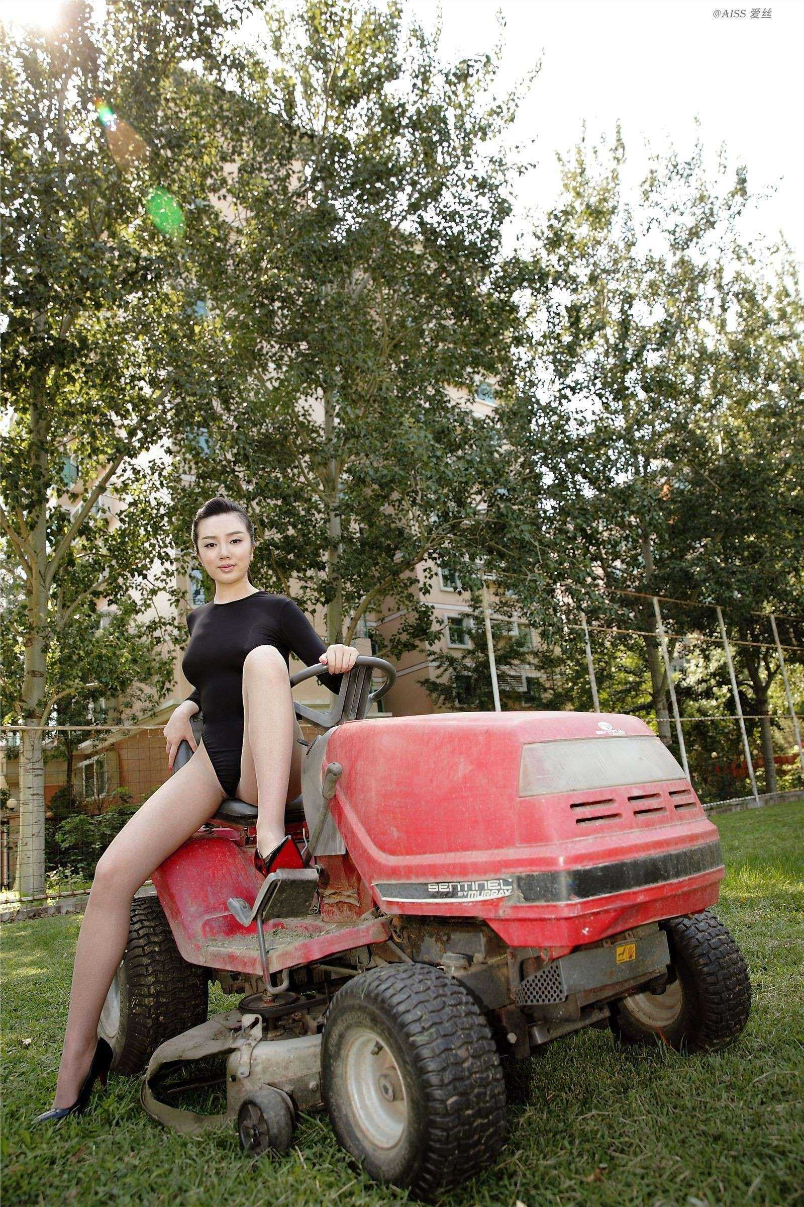 AISS爱丝 高叉无缝超薄 NO.09