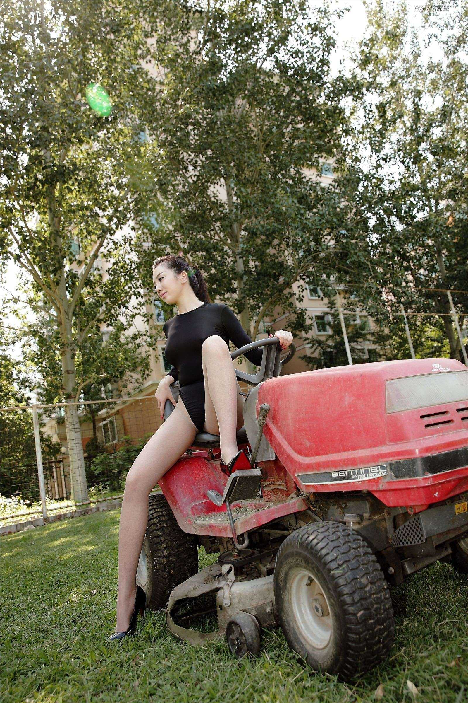 AISS爱丝 高叉无缝超薄 NO.09