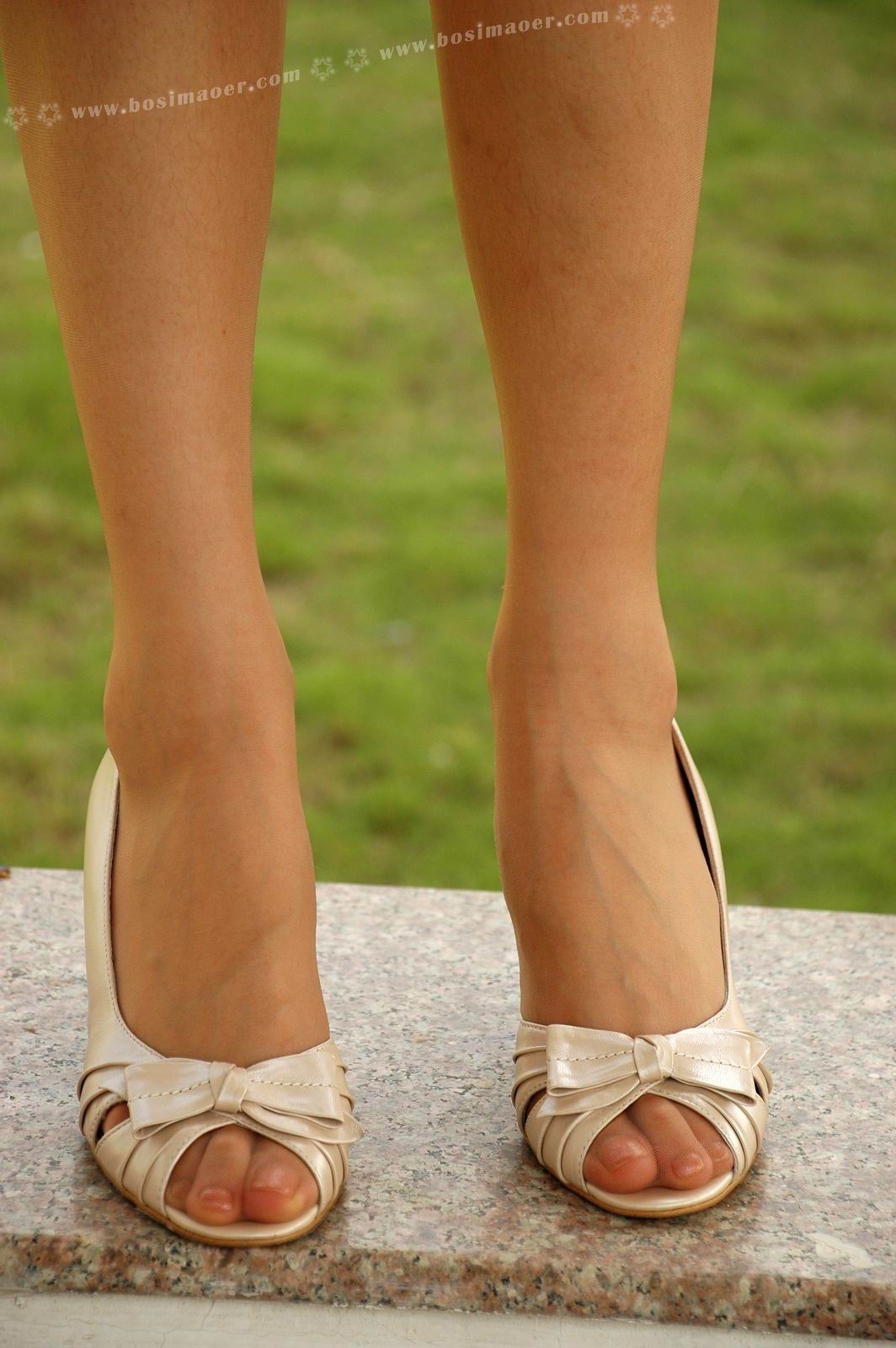 野外露出完美无暇的性感美腿 波斯猫儿合集精选Part45