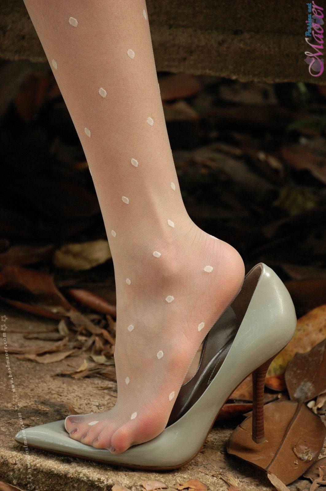 脱下野外花纹丝袜 波斯猫儿Part30