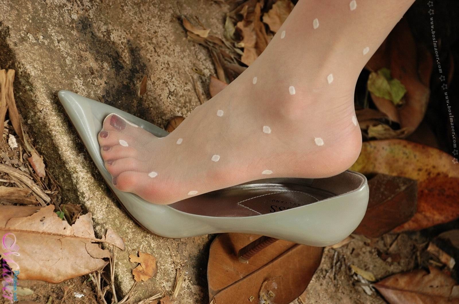 脱下野外花纹丝袜 波斯猫儿Part30