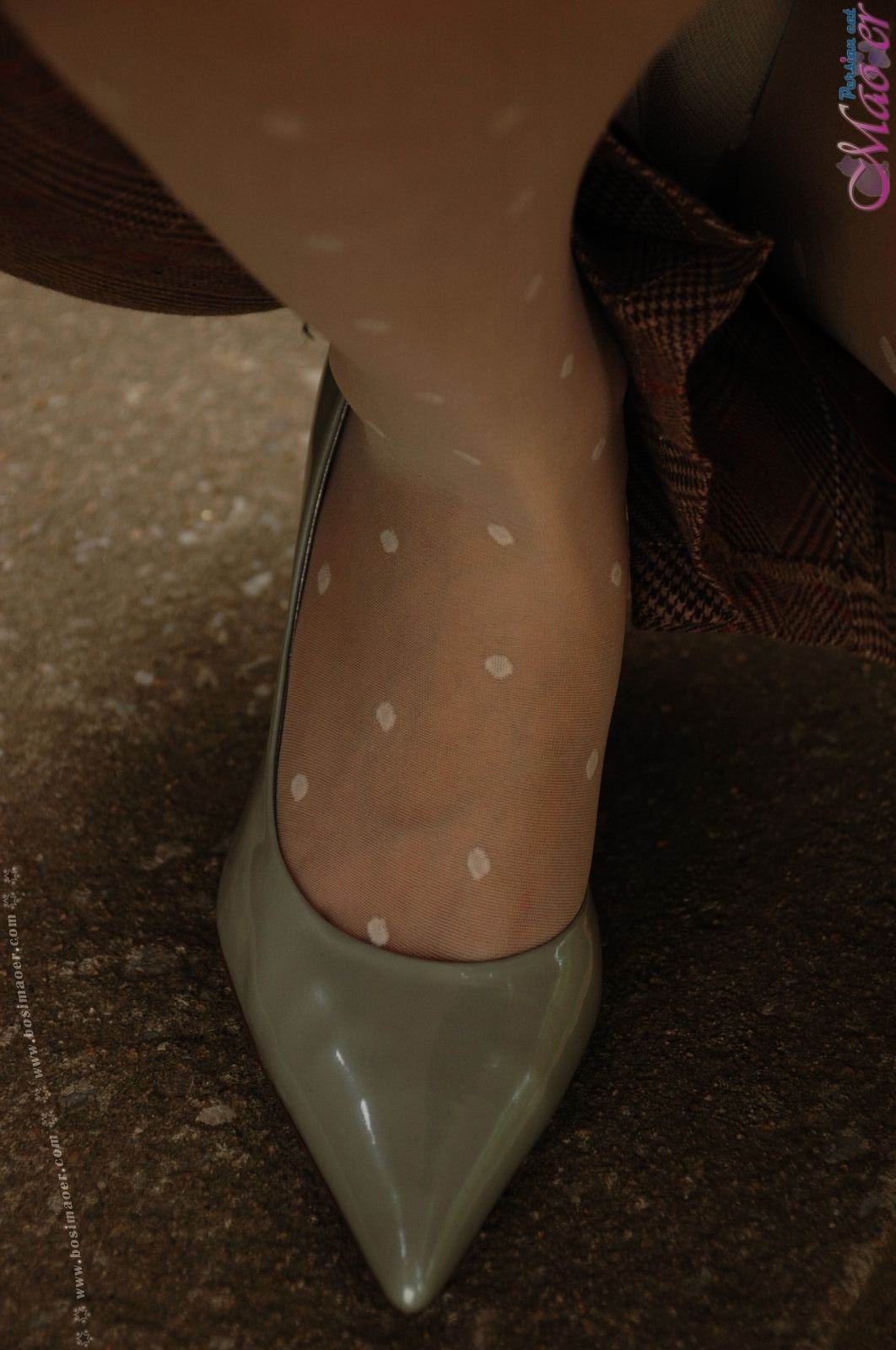 脱下野外花纹丝袜 波斯猫儿Part30