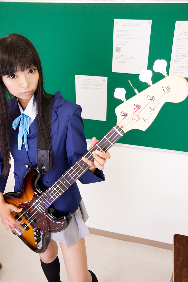 丝袜美女吉他校园 日本cosplay性感美女套图