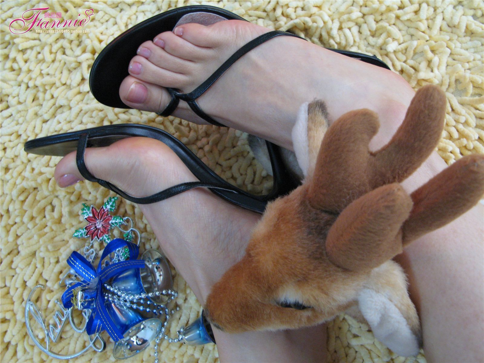 Fannie芬妮高清原图之2008圣诞快乐（高跟裸足）NO.001