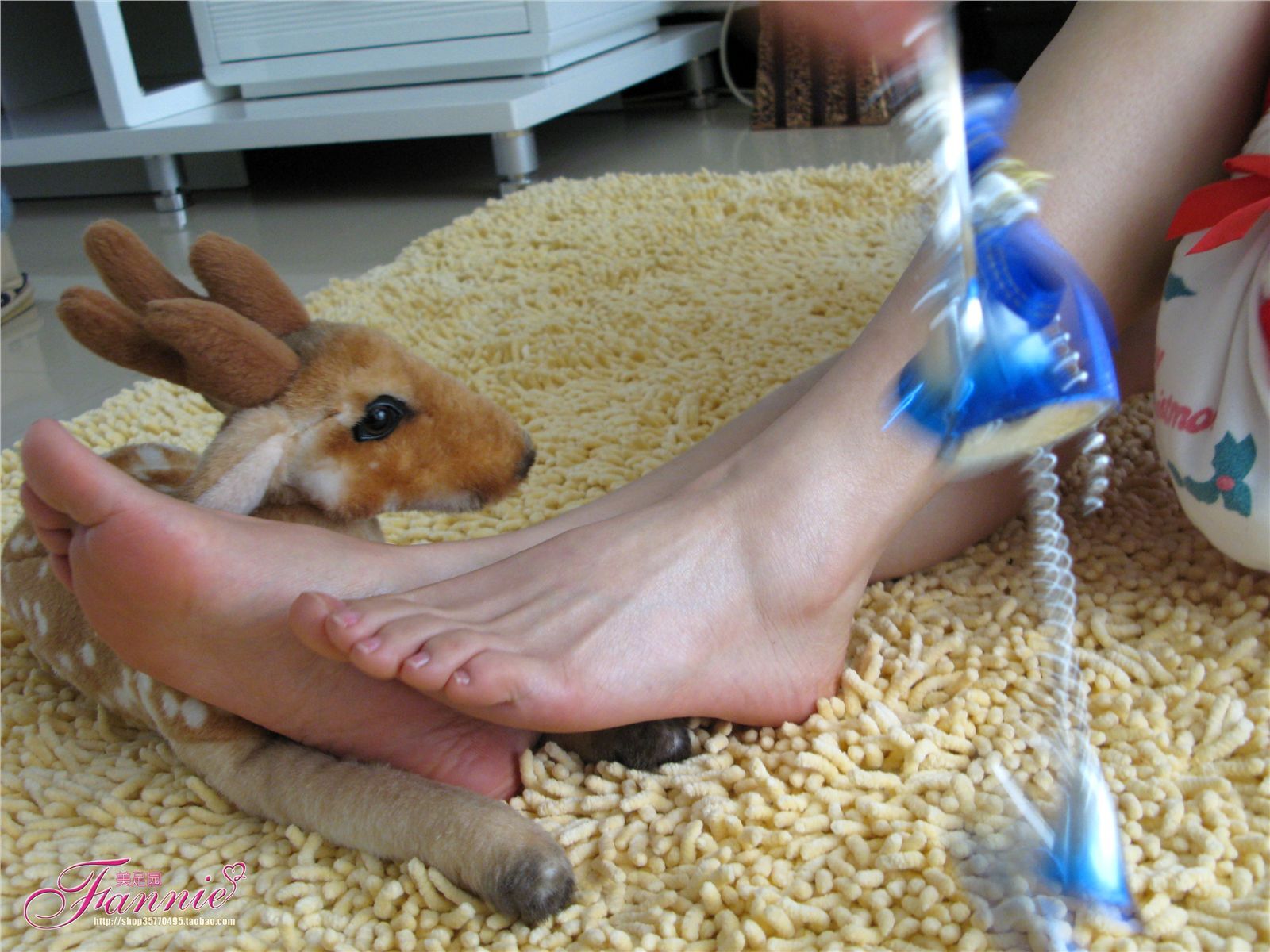 Fannie芬妮高清原图之2008圣诞快乐（裸足）NO.003