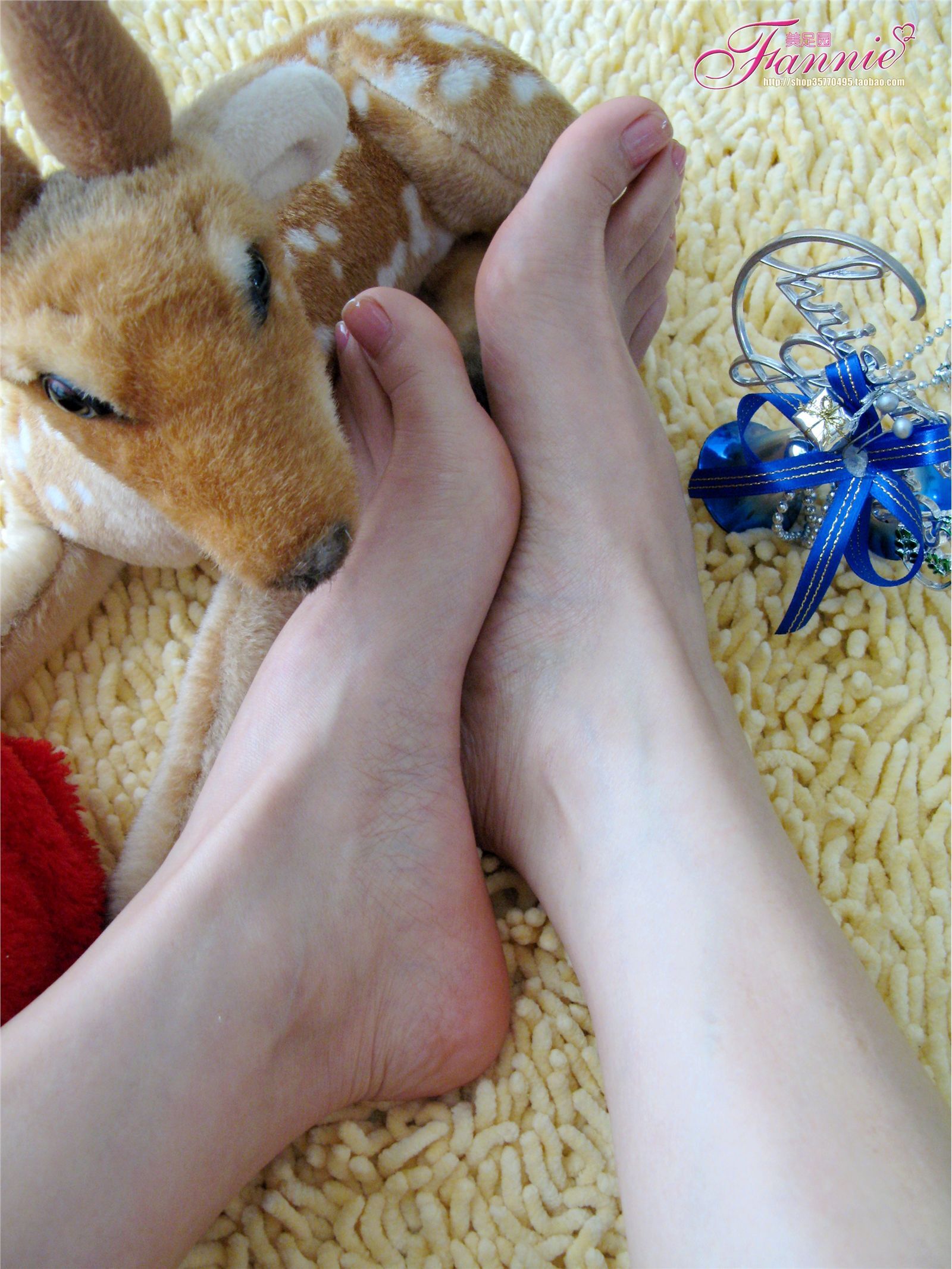 Fannie芬妮高清原图之2008圣诞快乐（裸足）NO.003