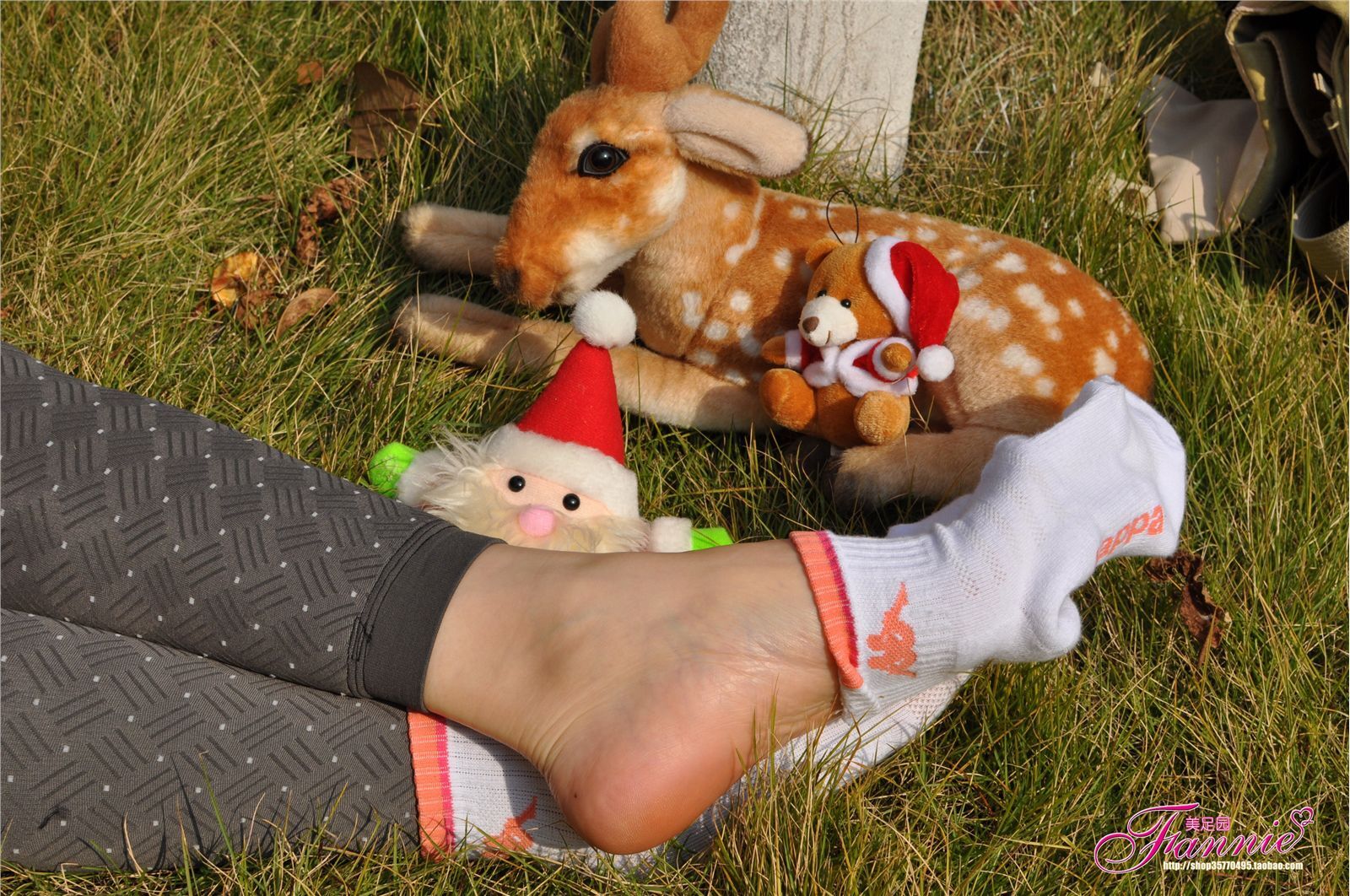 Fannie芬妮高清原图之2011圣诞快乐（裸足）NO.010
