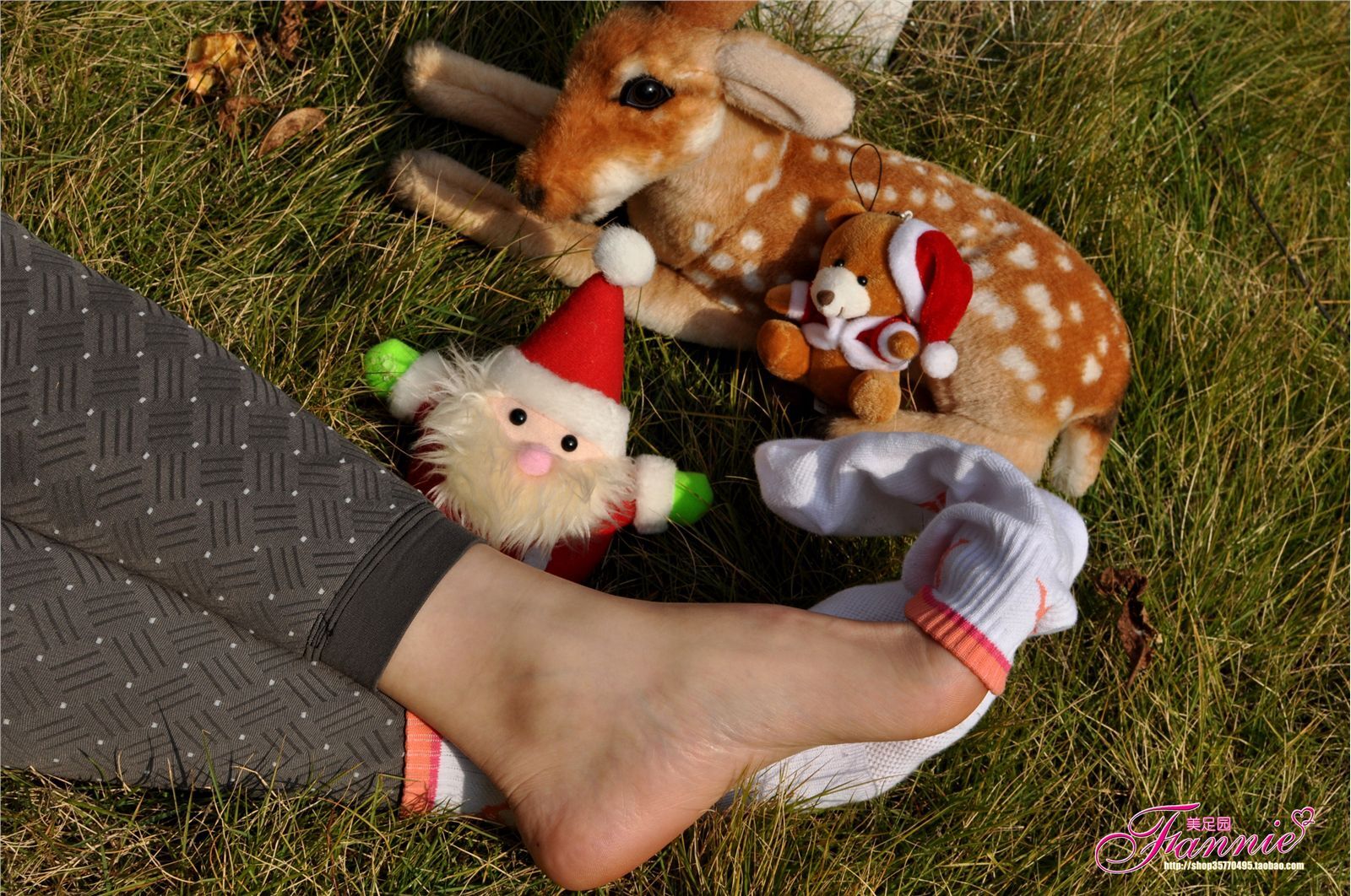 Fannie芬妮高清原图之2011圣诞快乐（裸足）NO.010