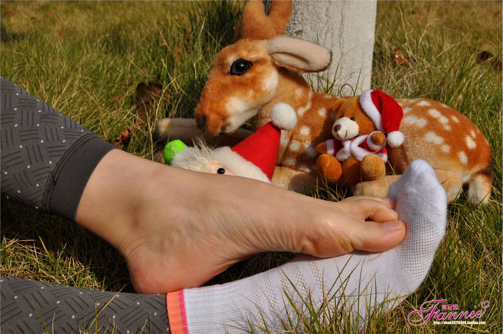 Fannie芬妮高清原图之2011圣诞快乐（裸足）NO.010