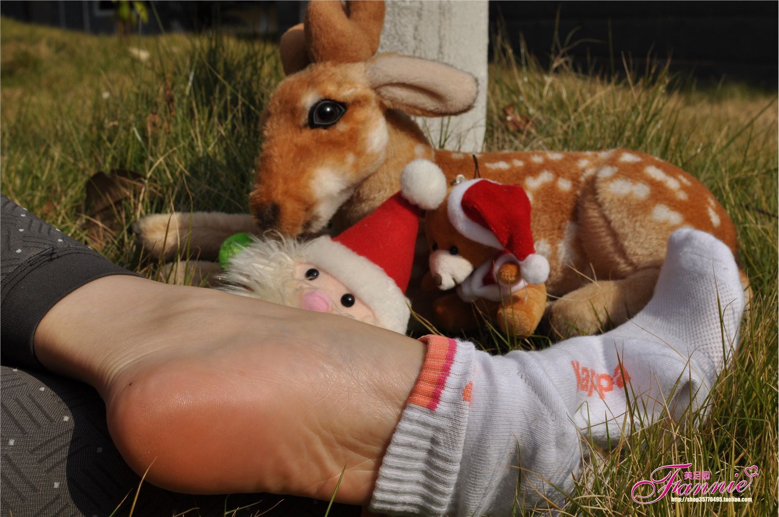 Fannie芬妮高清原图之2011圣诞快乐（裸足）NO.010