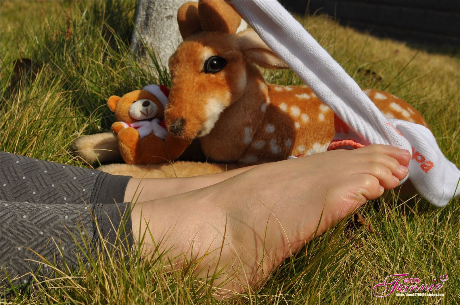 Fannie芬妮高清原图之2011圣诞快乐（裸足）NO.010