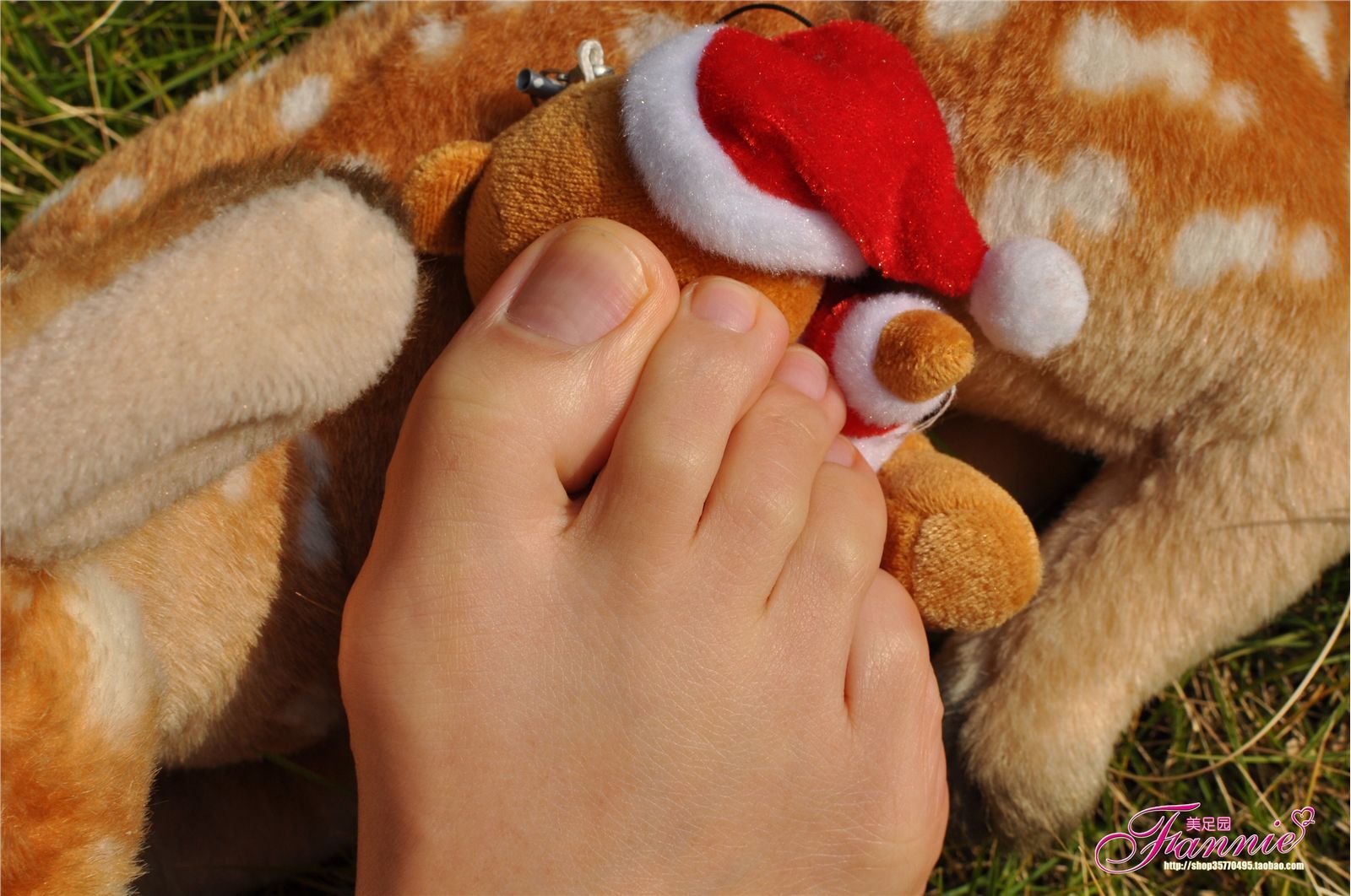 Fannie芬妮高清原图之2011圣诞快乐（裸足）NO.010