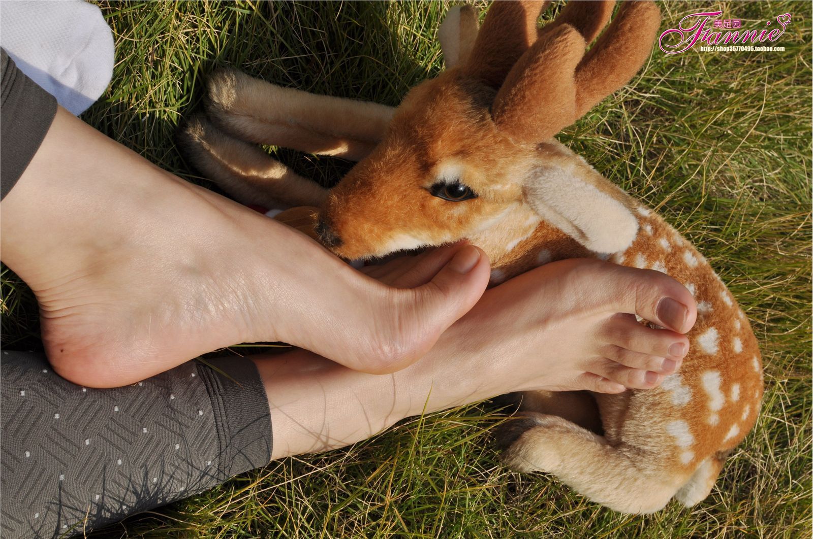 Fannie芬妮高清原图之2011圣诞快乐（裸足）NO.010