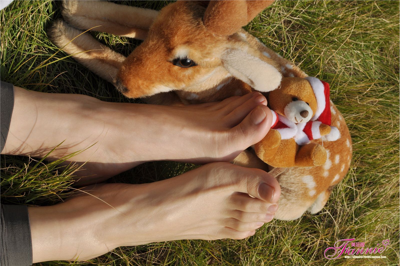 Fannie芬妮高清原图之2011圣诞快乐（裸足）NO.010