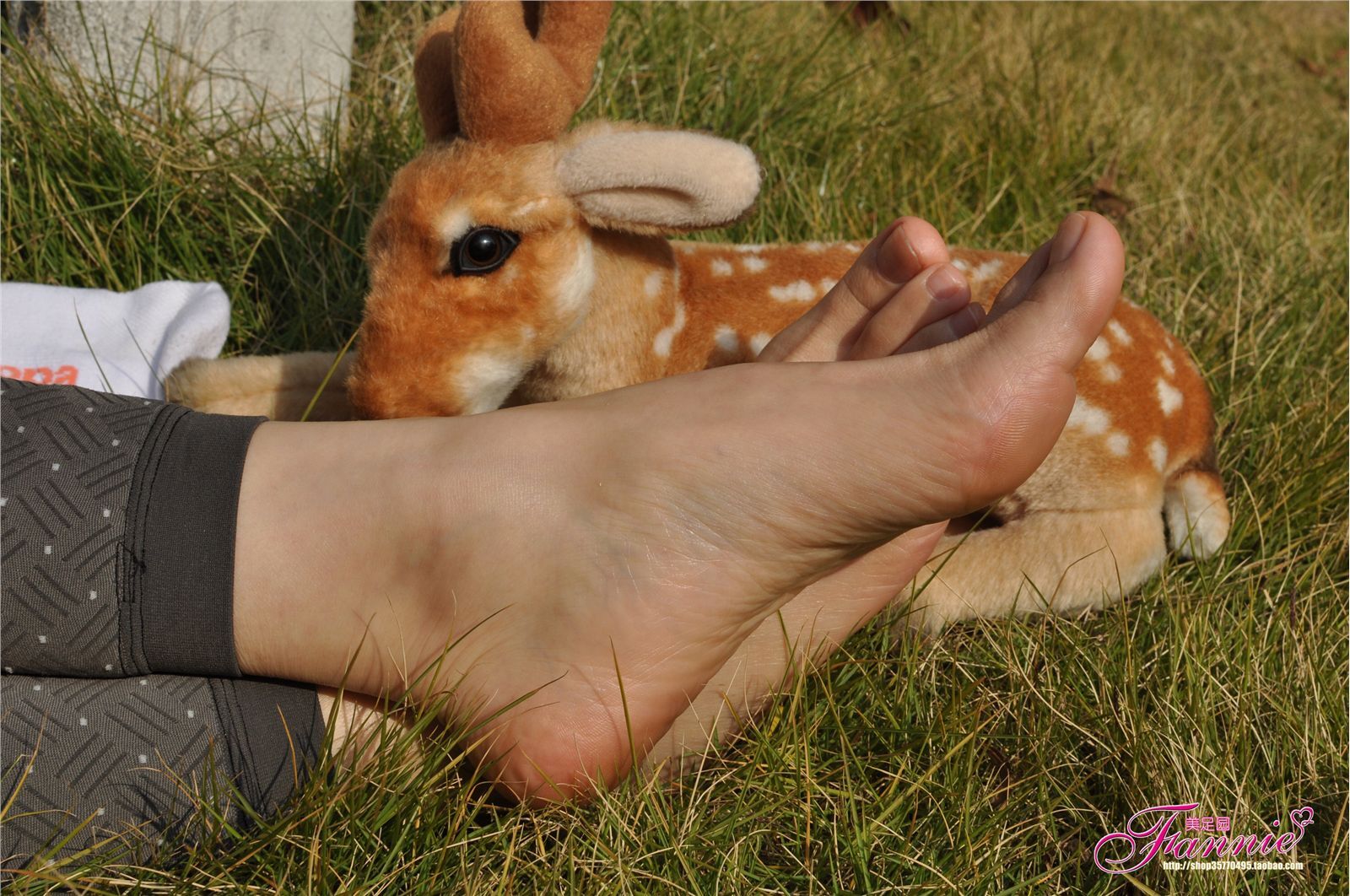 Fannie芬妮高清原图之2011圣诞快乐（裸足）NO.010