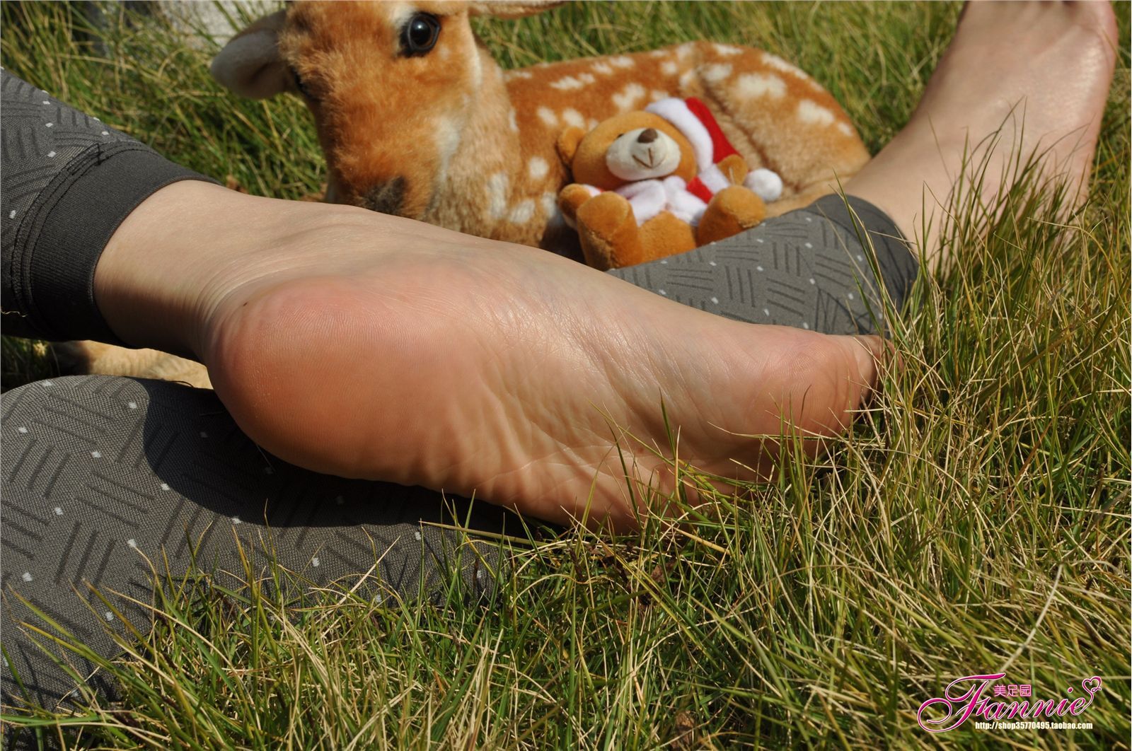 Fannie芬妮高清原图之2011圣诞快乐（裸足）NO.010