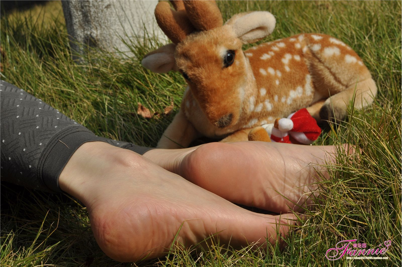 Fannie芬妮高清原图之2011圣诞快乐（裸足）NO.010