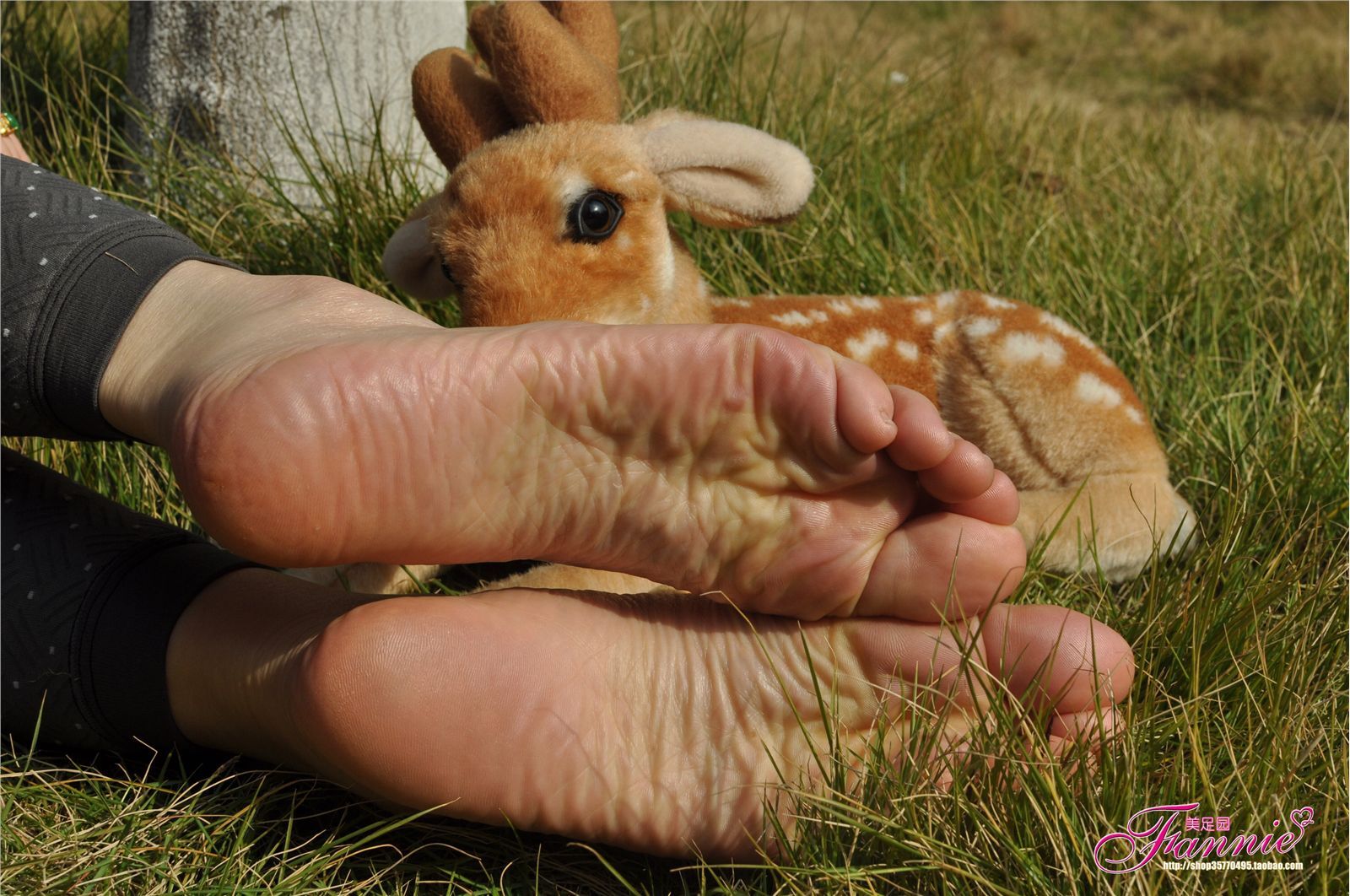 Fannie芬妮高清原图之2011圣诞快乐（裸足）NO.010