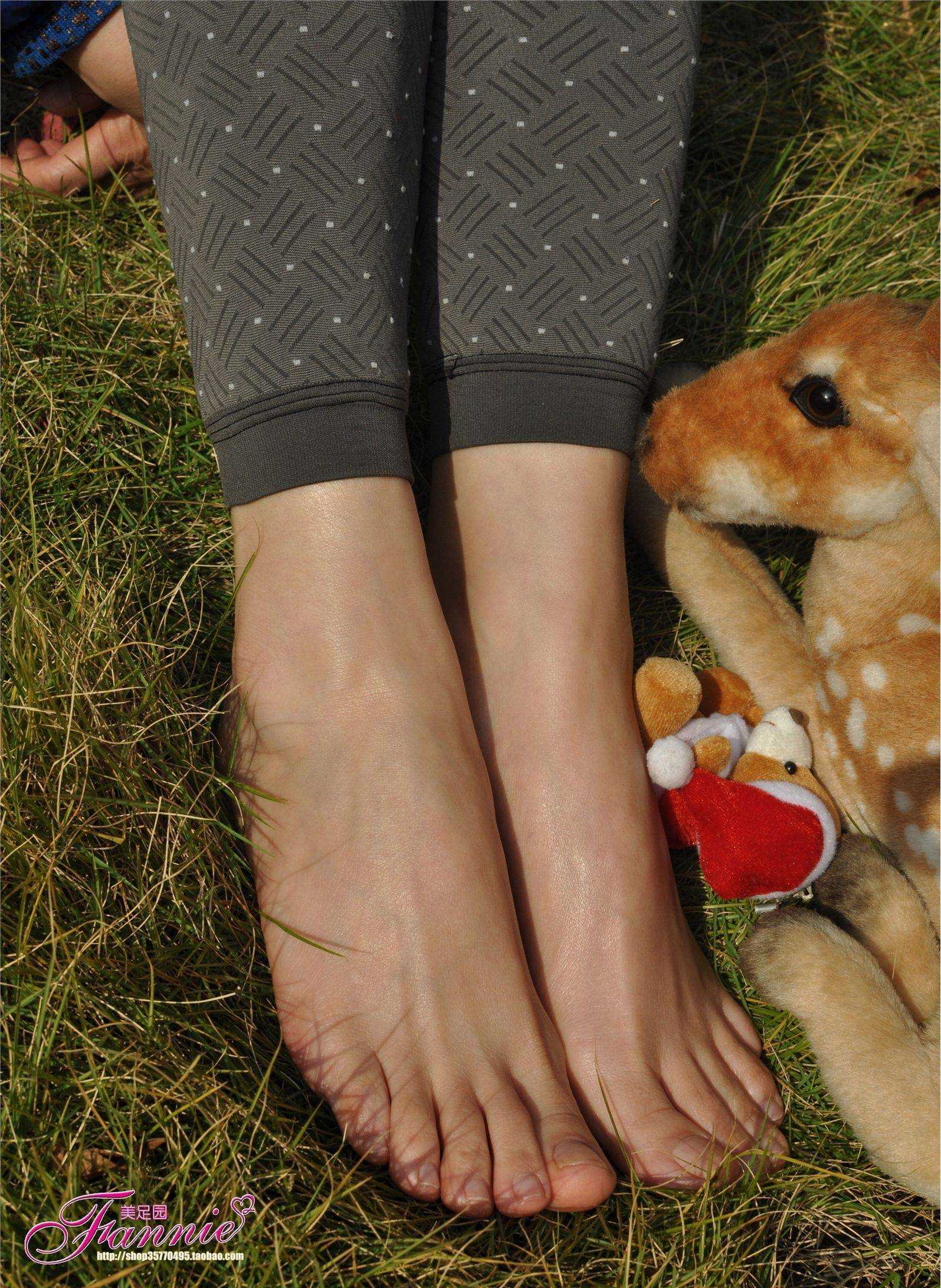 Fannie芬妮高清原图之2011圣诞快乐（裸足）NO.010