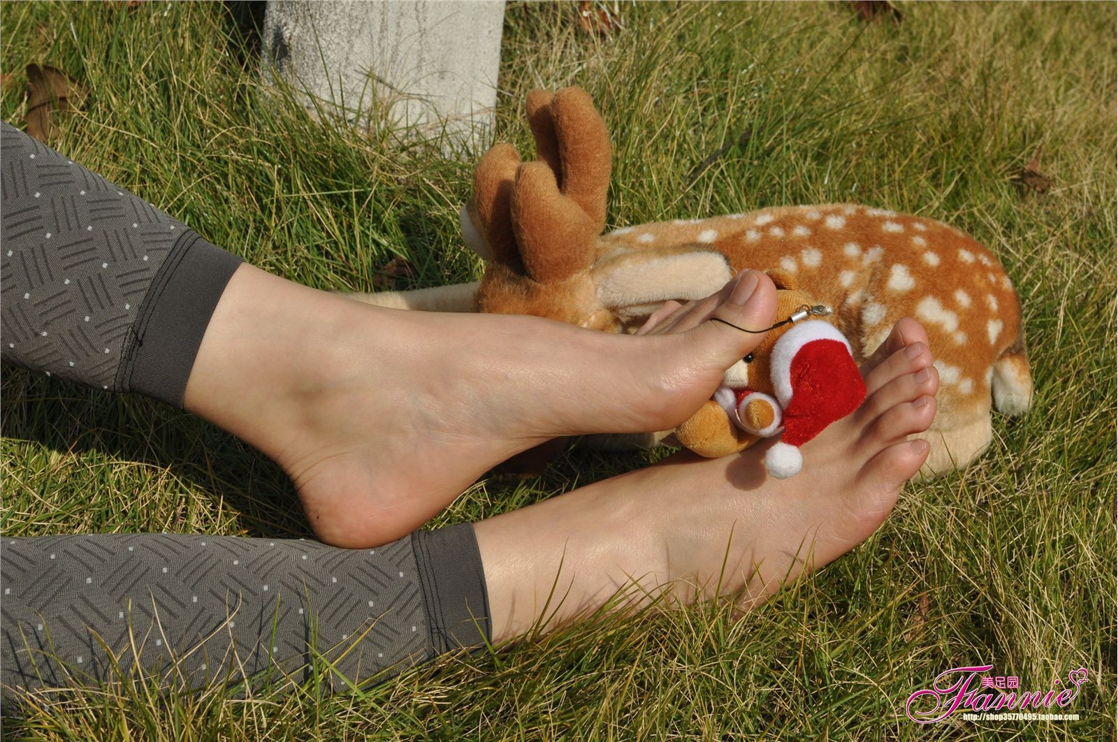 Fannie芬妮高清原图之2011圣诞快乐（裸足）NO.010