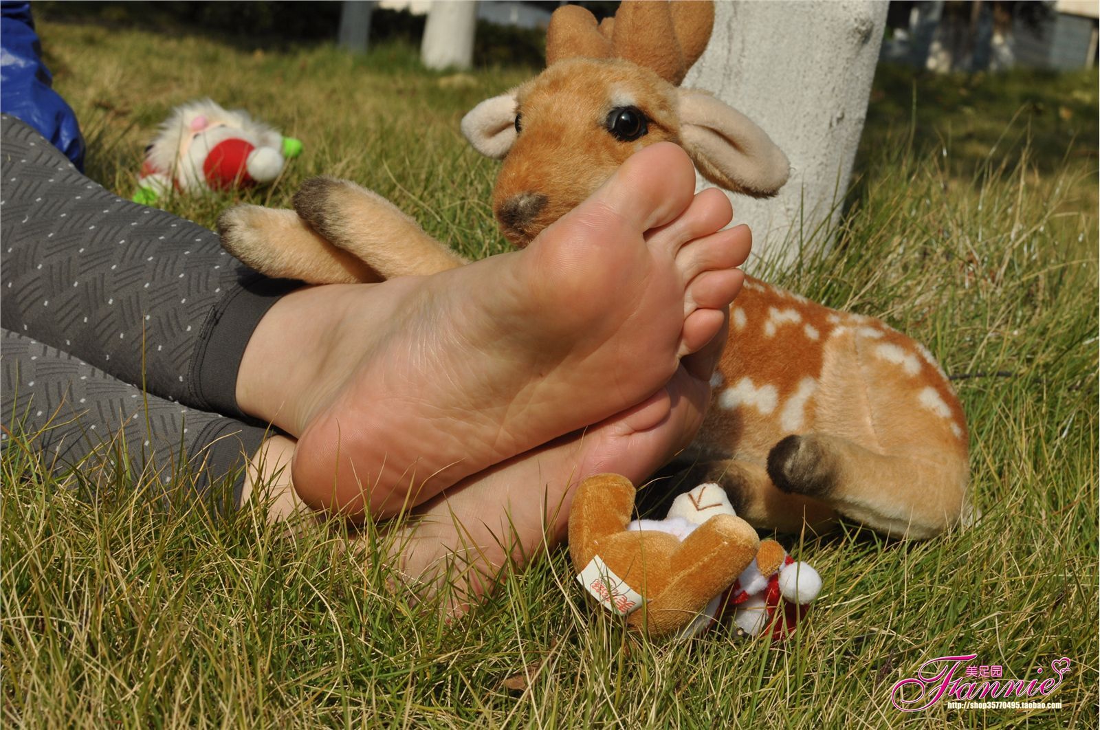 Fannie芬妮高清原图之2011圣诞快乐（裸足）NO.010