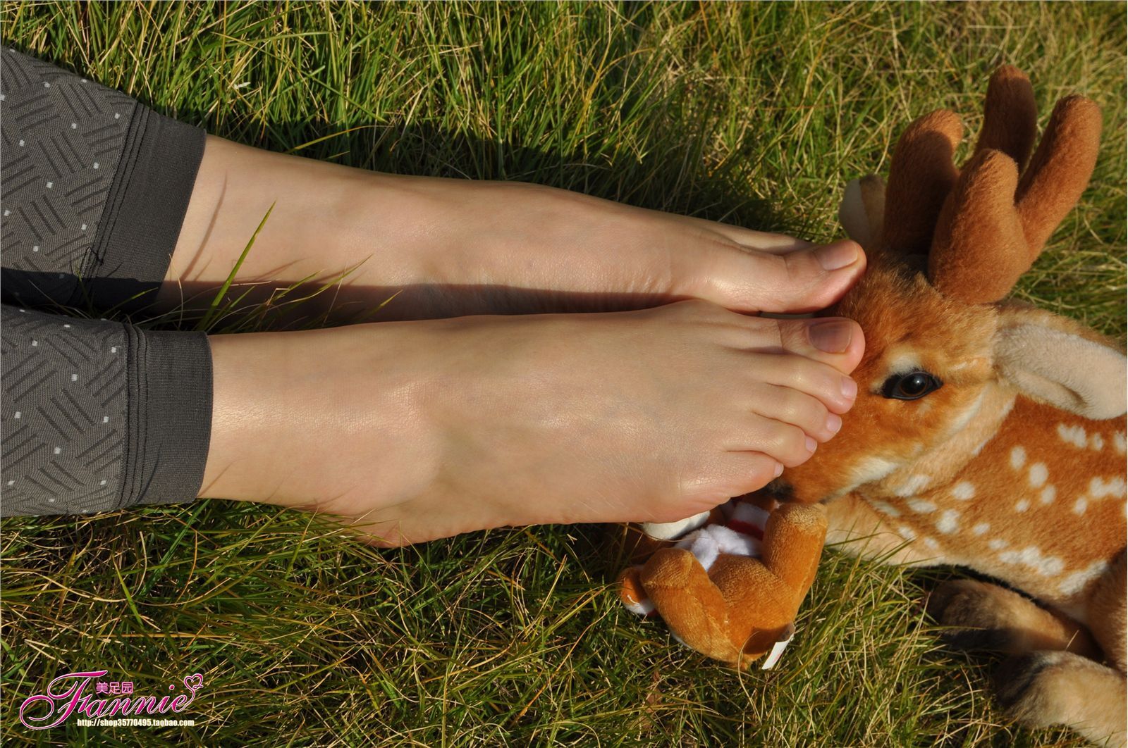 Fannie芬妮高清原图之2011圣诞快乐（裸足）NO.010