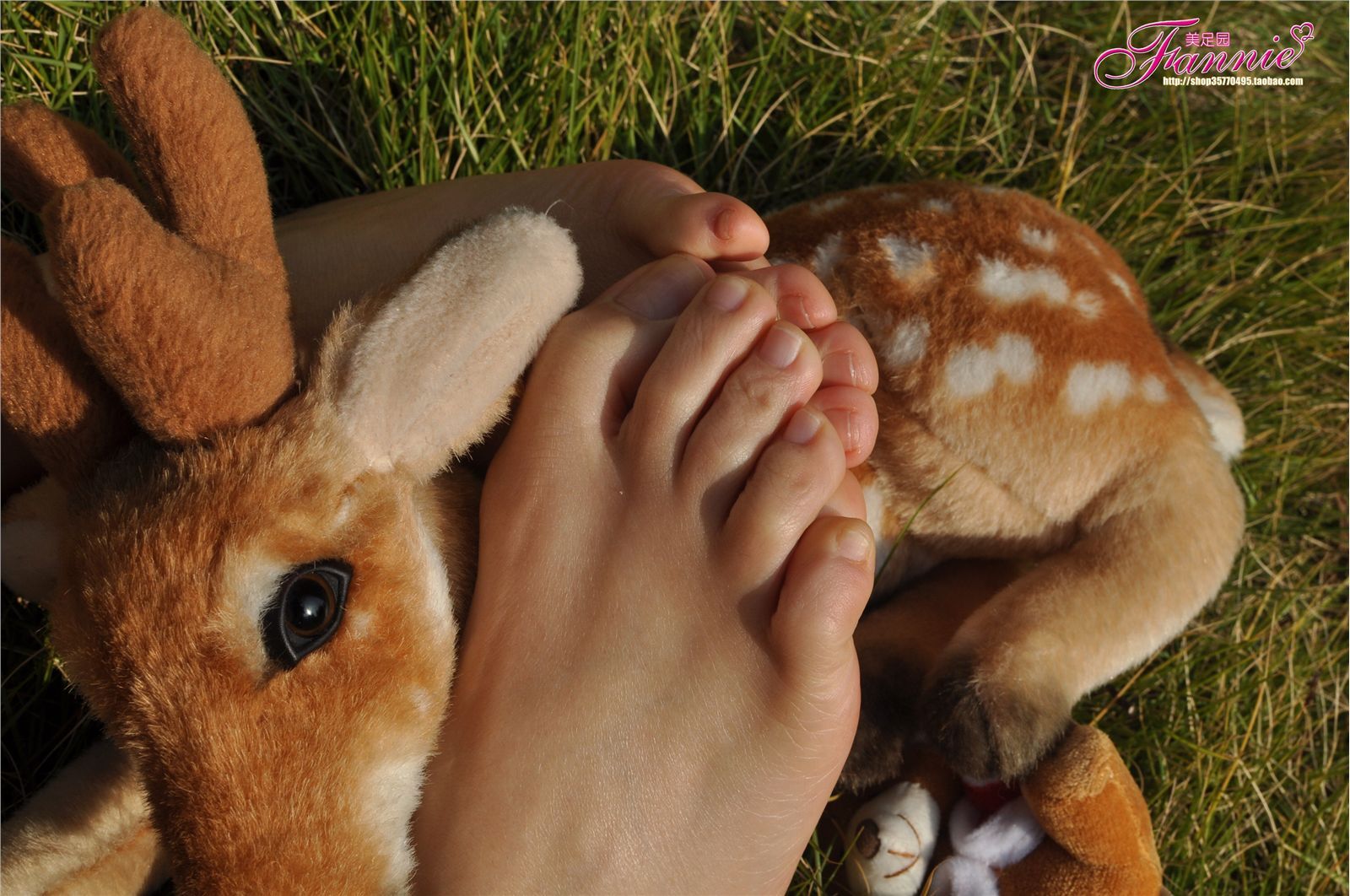 Fannie芬妮高清原图之2011圣诞快乐（裸足）NO.010