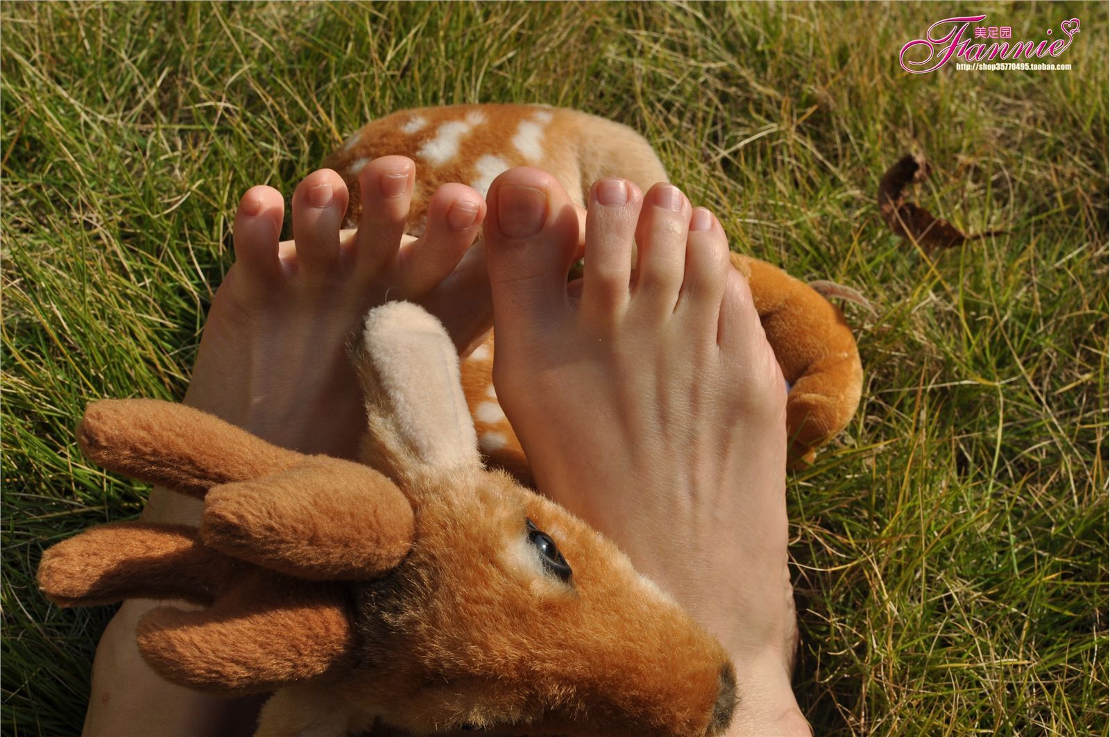 Fannie芬妮高清原图之2011圣诞快乐（裸足）NO.010