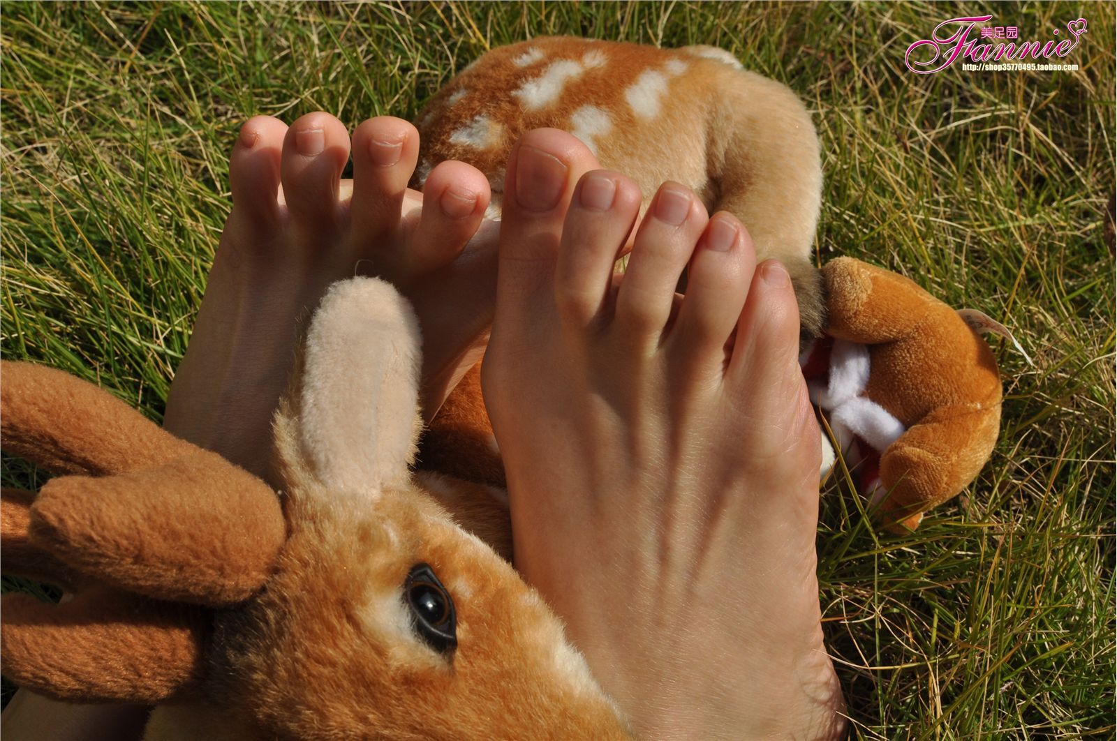 Fannie芬妮高清原图之2011圣诞快乐（裸足）NO.010