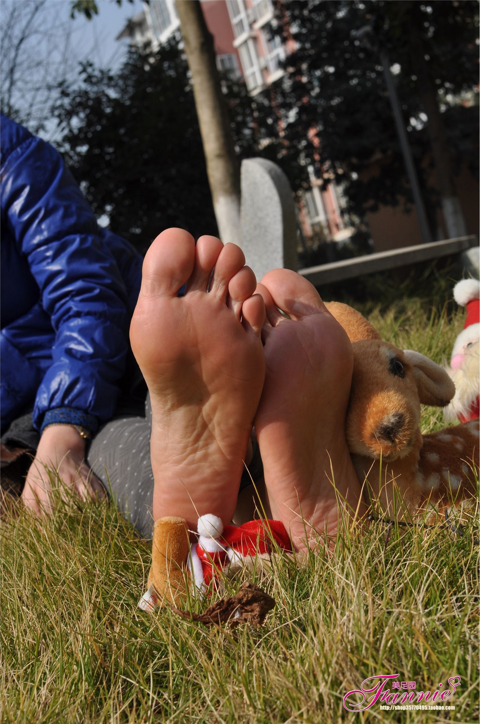 Fannie芬妮高清原图之2011圣诞快乐（裸足）NO.010