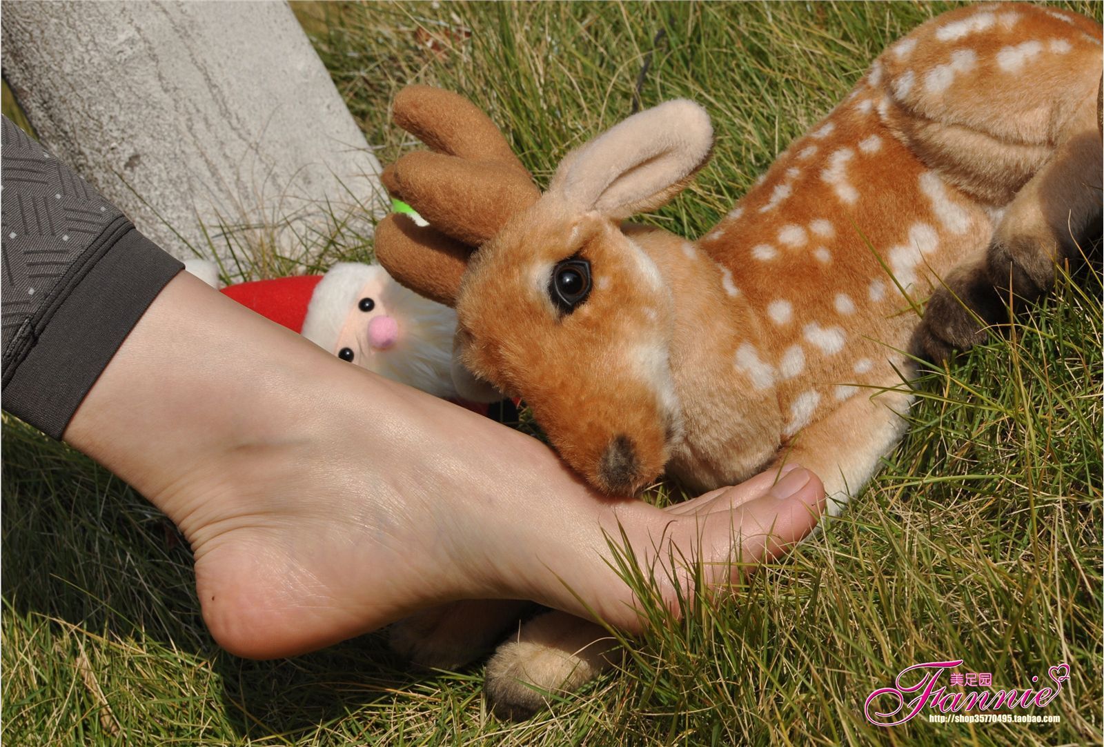 Fannie芬妮高清原图之2011圣诞快乐（裸足）NO.010